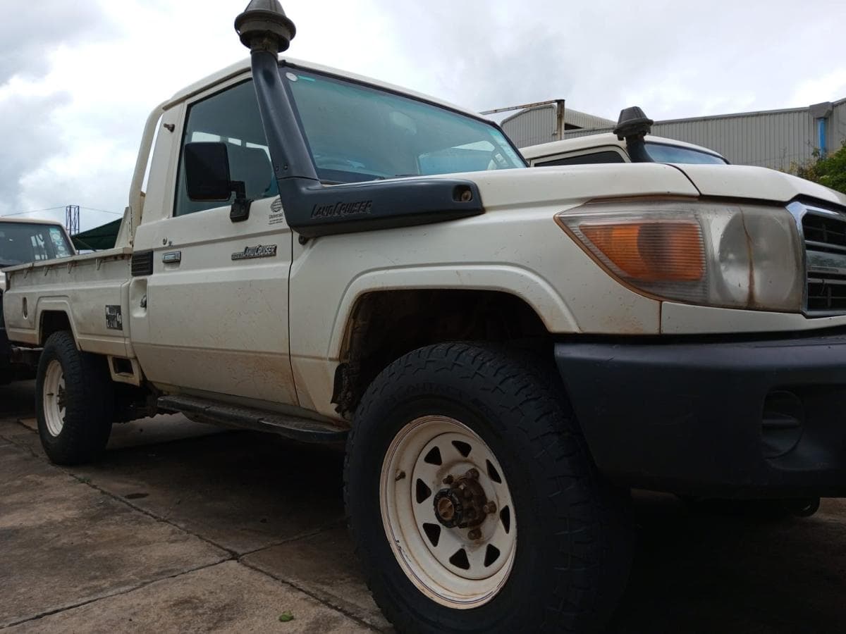 Toyota Land Cruiser · Ano 2013 — imagem 2