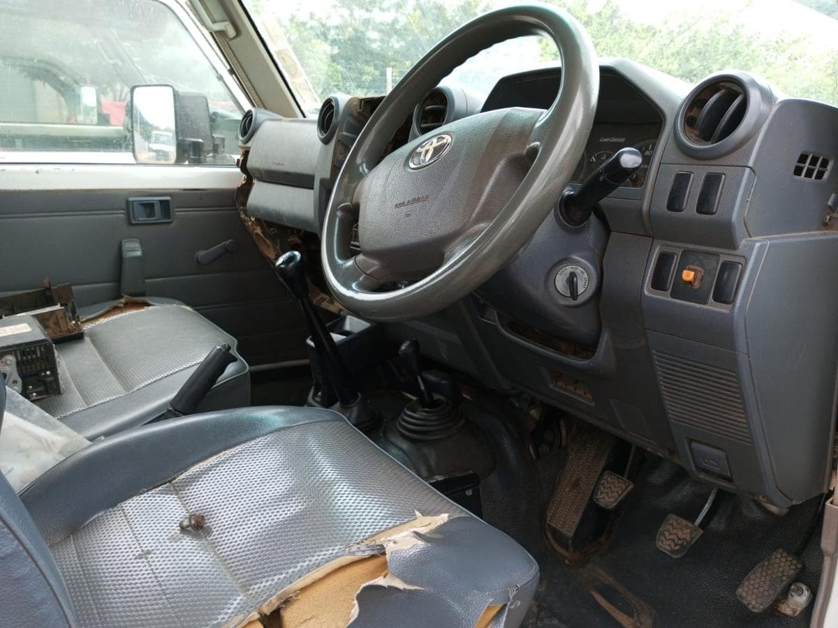 Toyota Land Cruiser · Ano 2013 — imagem 3