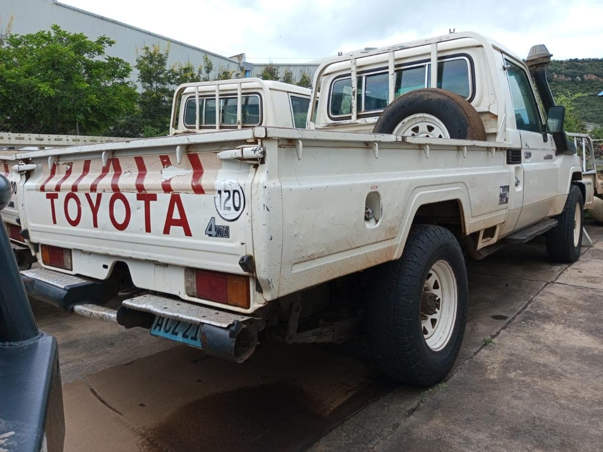 Toyota Land Cruiser · Ano 2013 — imagem 7
