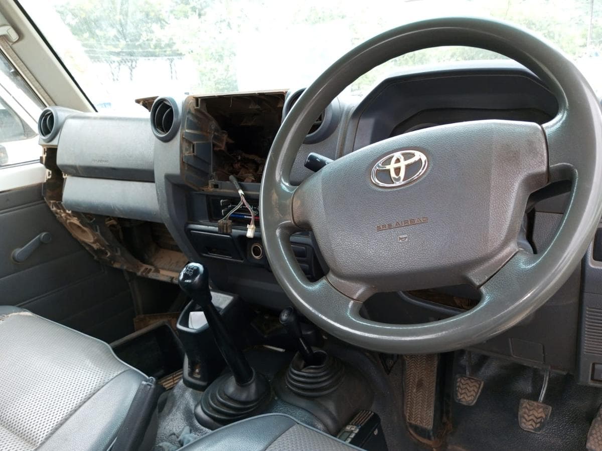 Toyota Land Cruiser · Ano 2013 — imagem 10