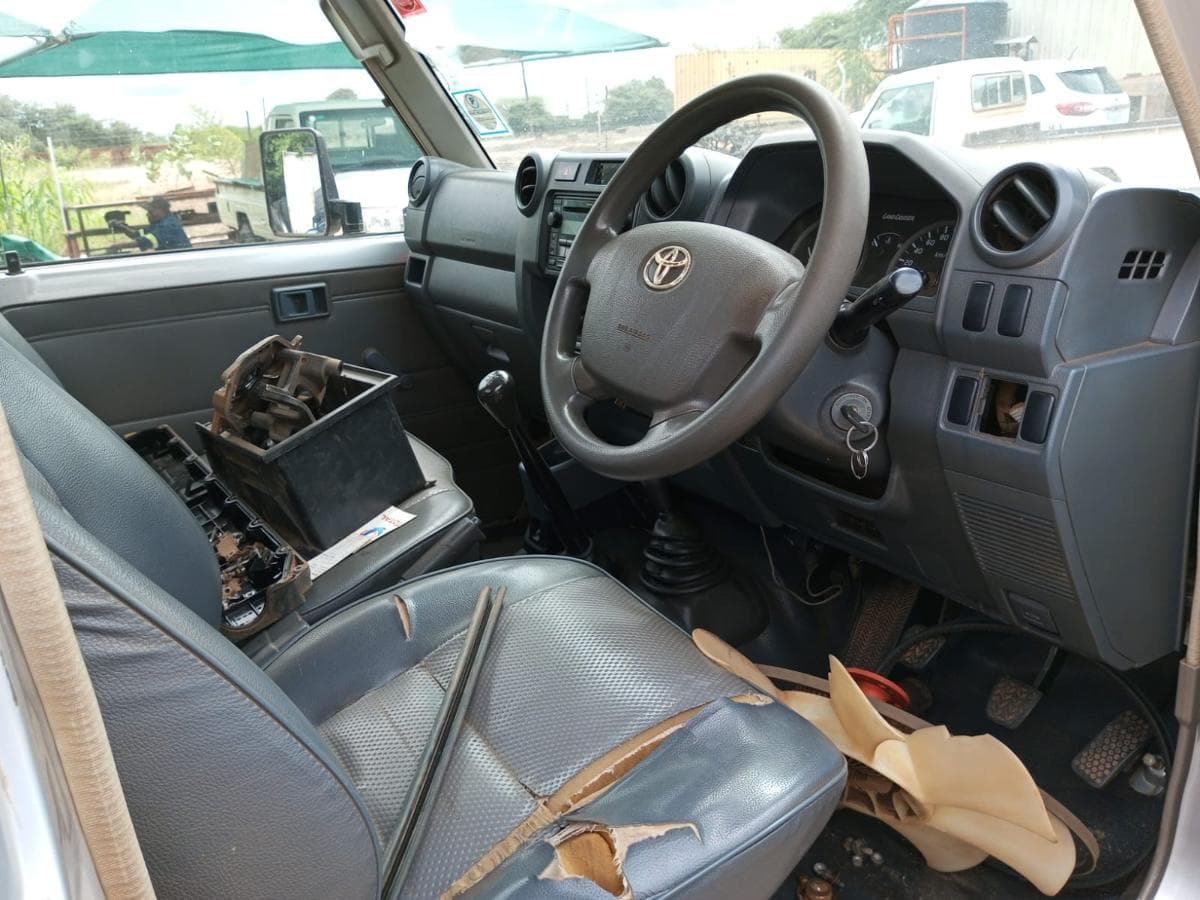 Toyota Land Cruiser · Ano 2012 — imagem 7