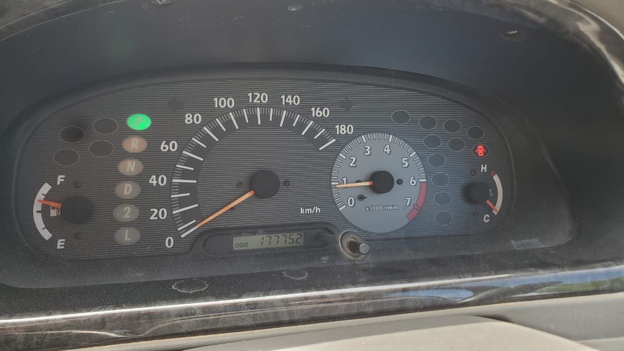 Toyota Noah · Ano 2001 — imagem 7