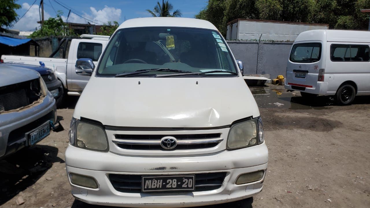Toyota Noah · Ano 2001 — imagem 16