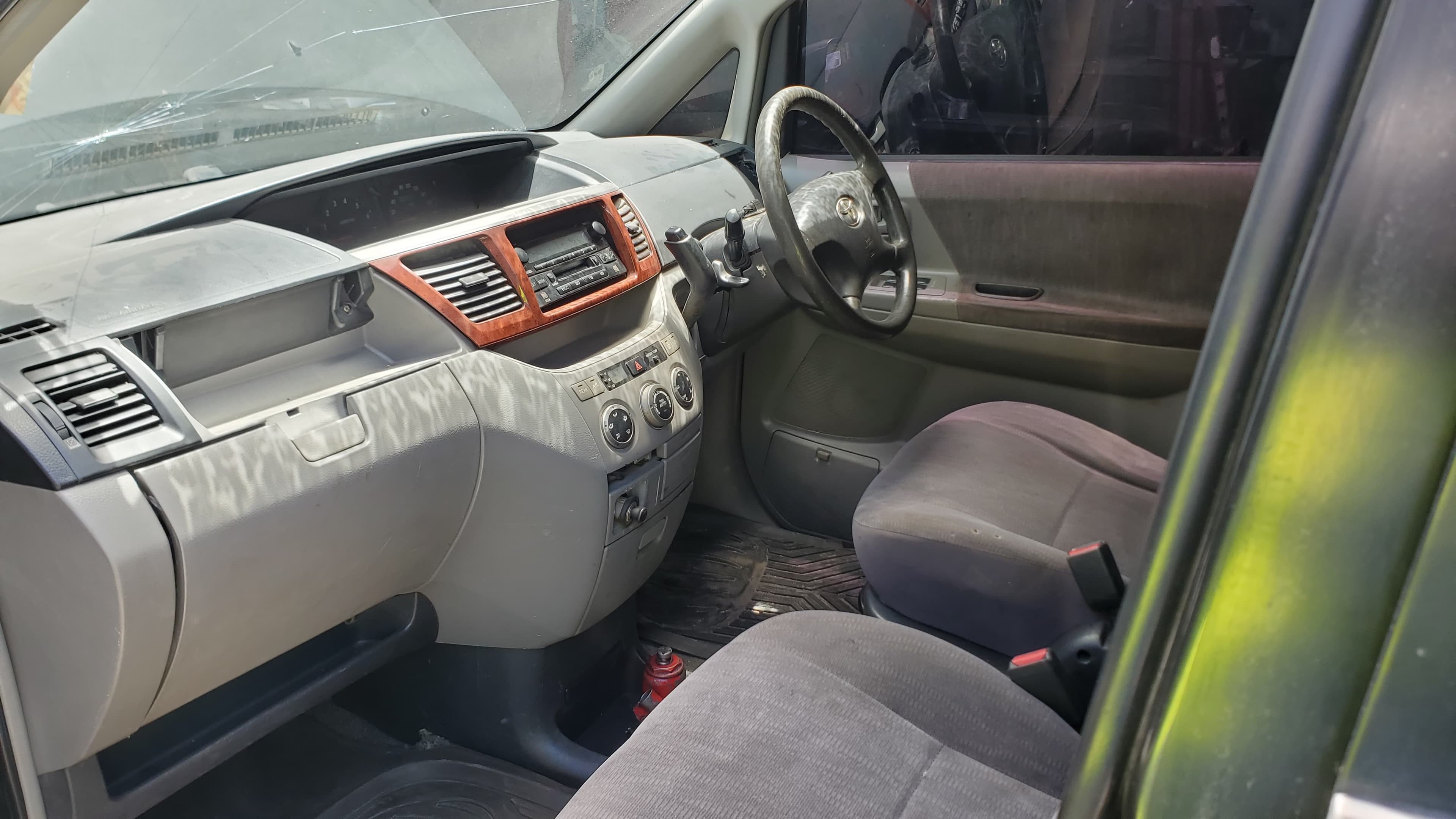 Toyota Noah · Ano 2002 — imagem 9
