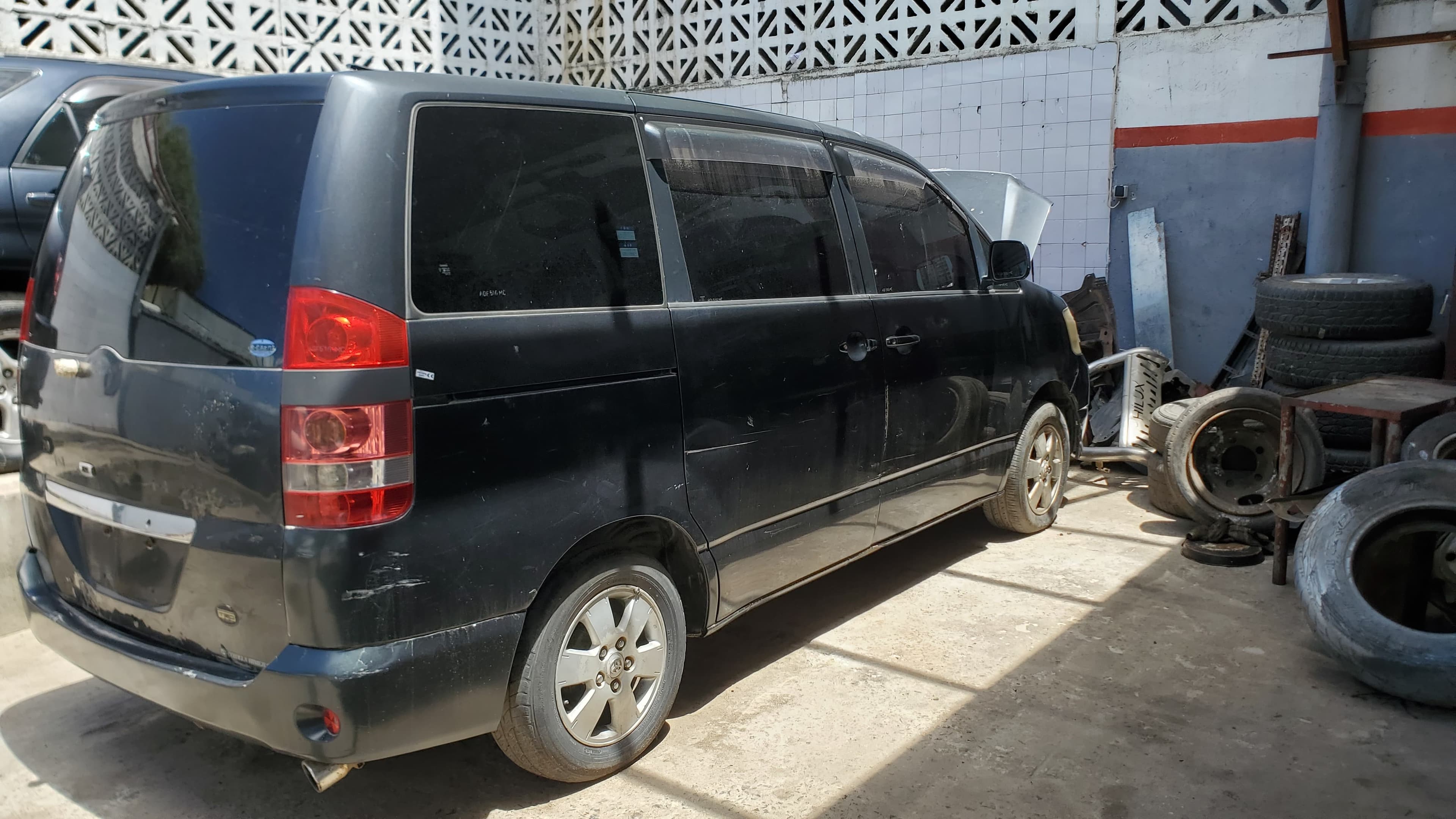 Toyota Noah · Ano 2002 — imagem 3