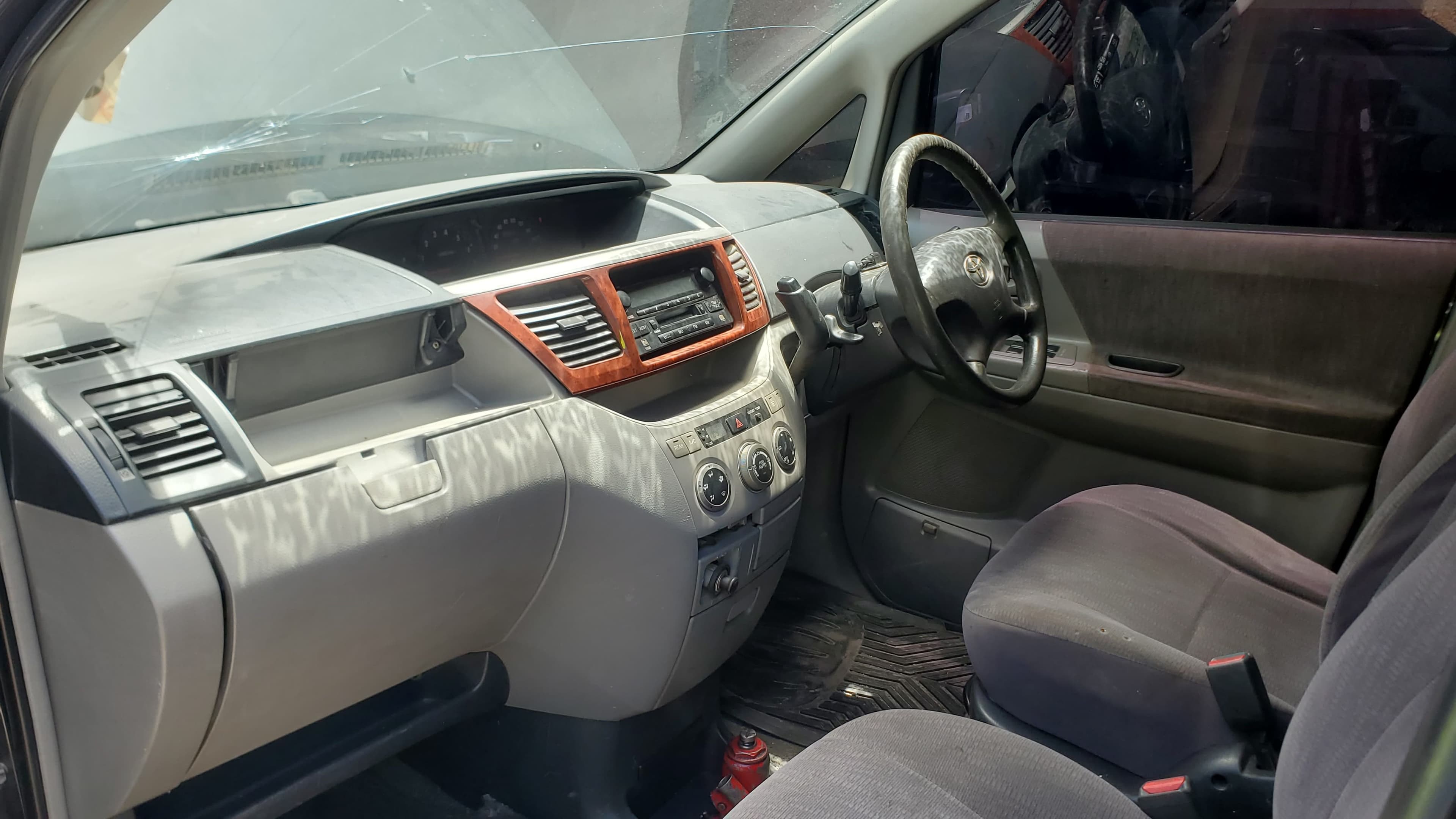Toyota Noah · Ano 2002 — imagem 8