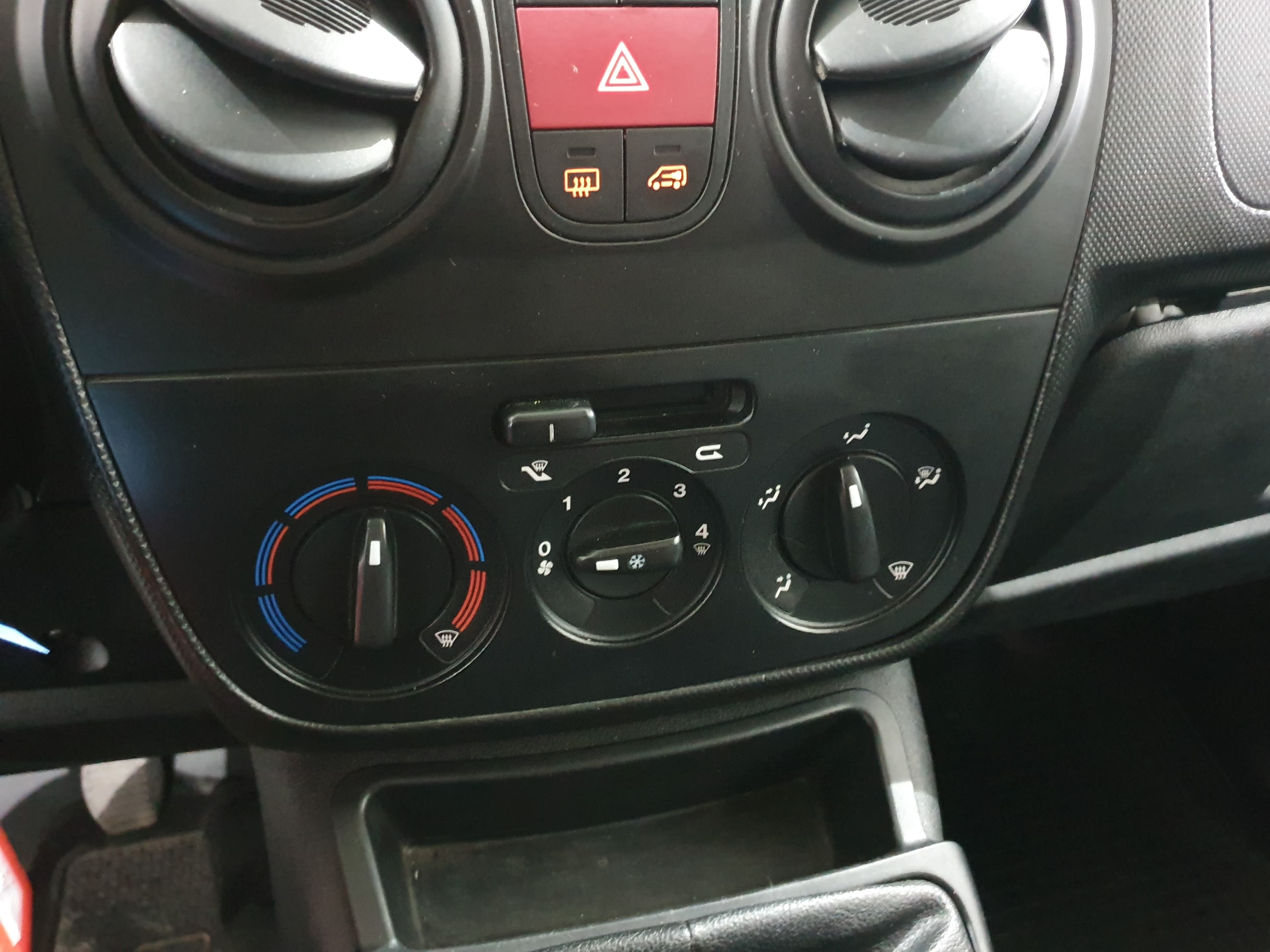 Peugeot Bipper · Ano 2015 — imagen 28