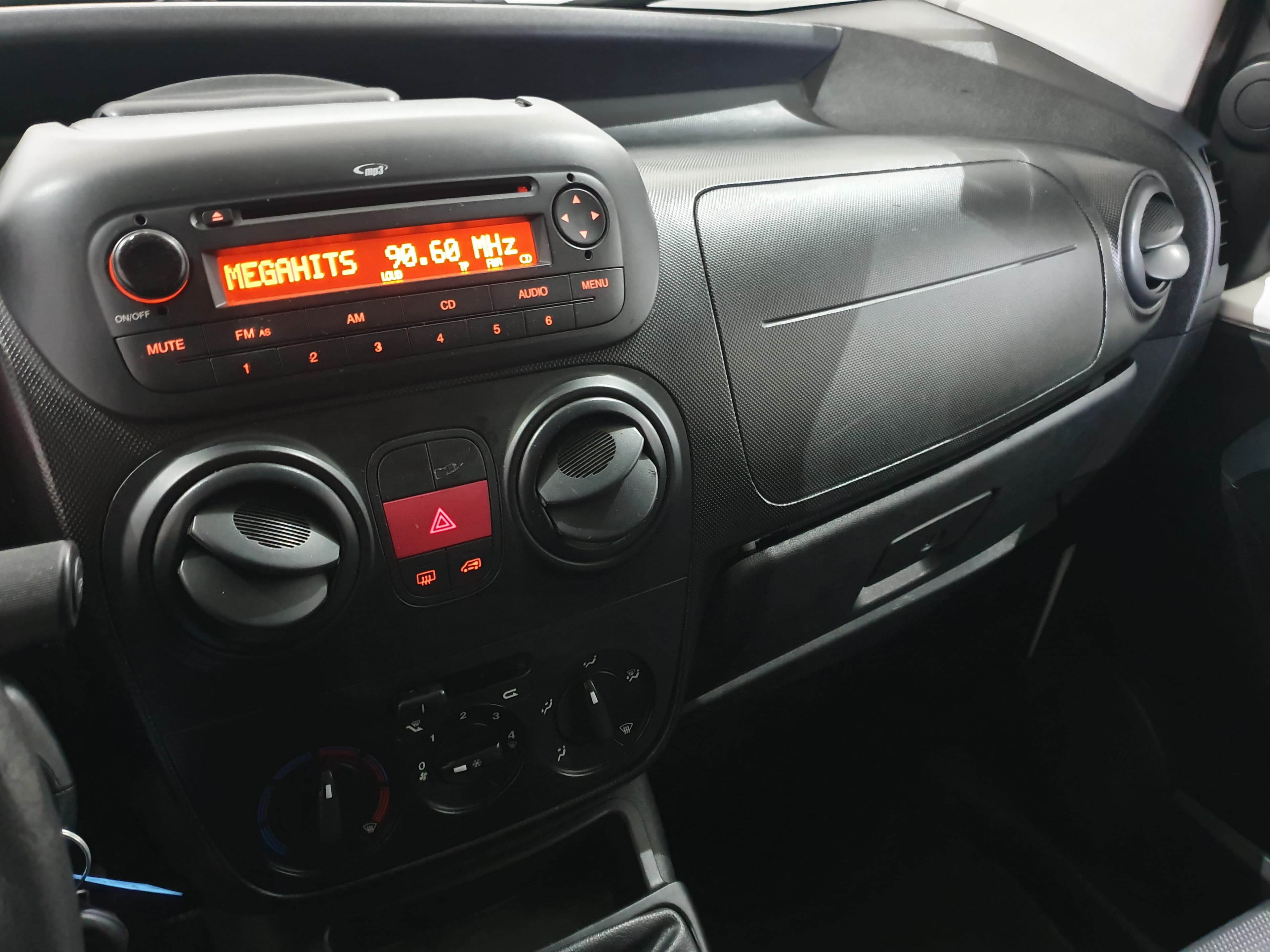 Peugeot Bipper · Ano 2015 — imagen 25