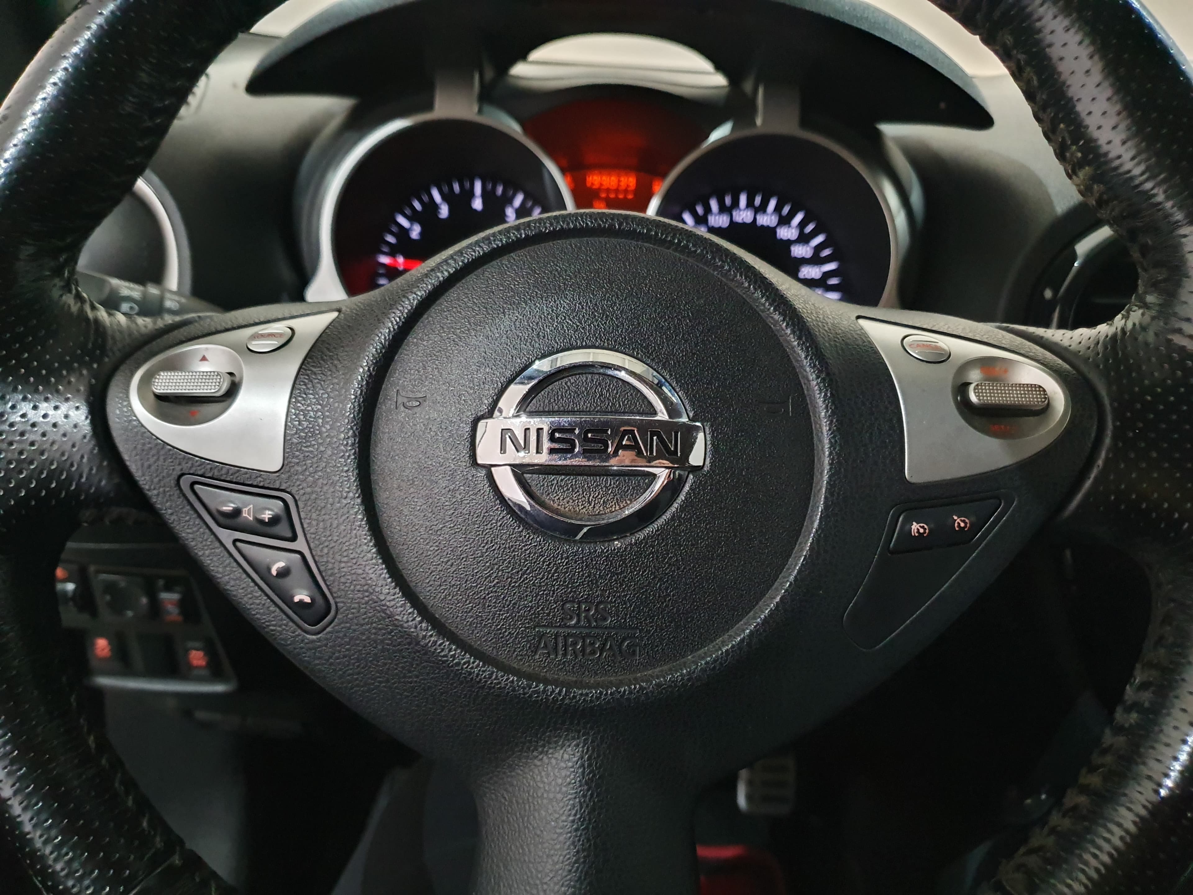 Nissan Juke 1.6 T 4x4 M-CVT · Ano 2011 — imagem 41