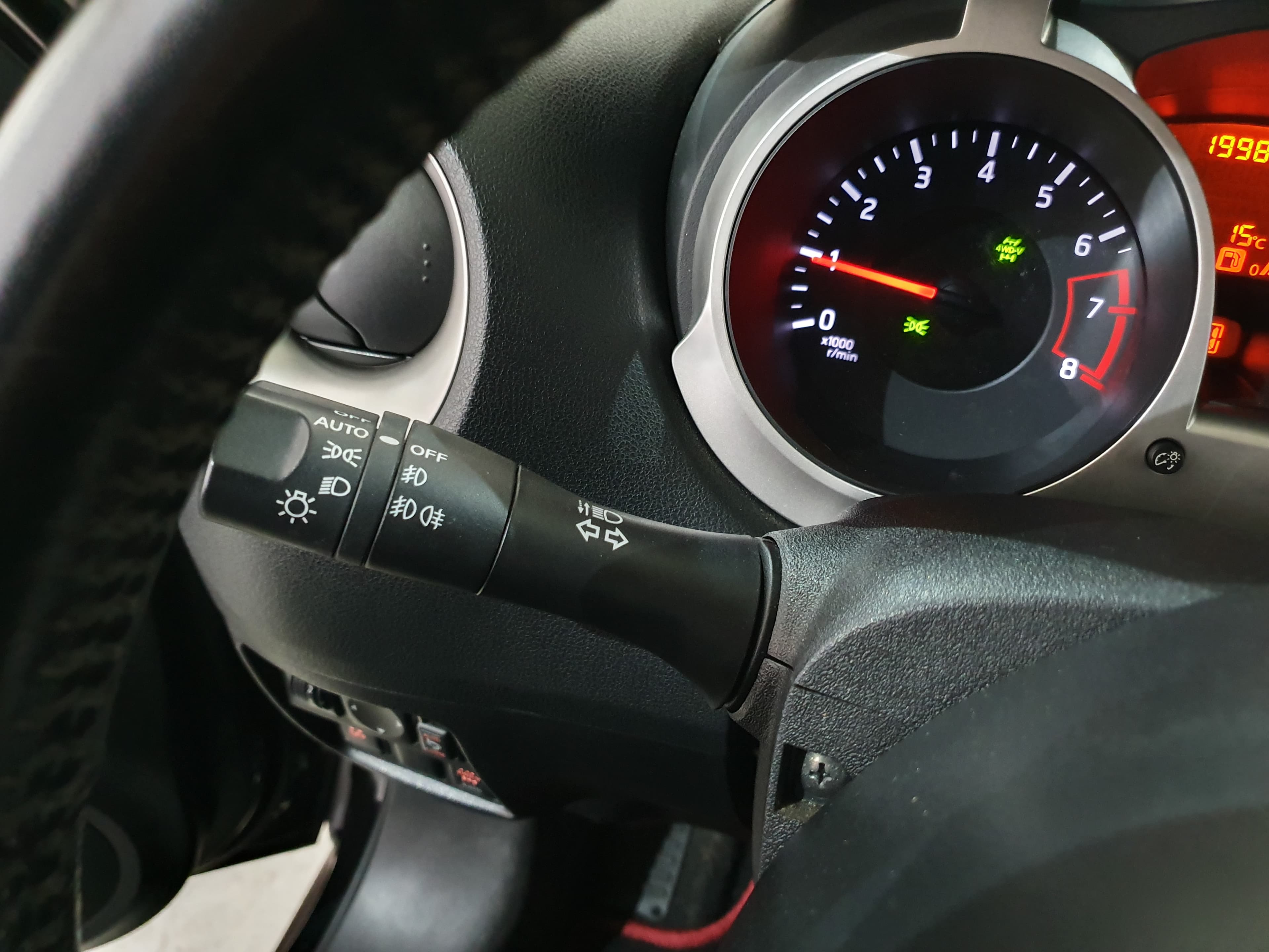 Nissan Juke 1.6 T 4x4 M-CVT · Ano 2011 — imagem 44