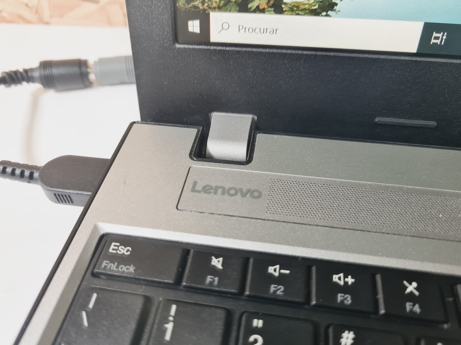 Portátil Lenovo ThinkPad E570 — imagen 2