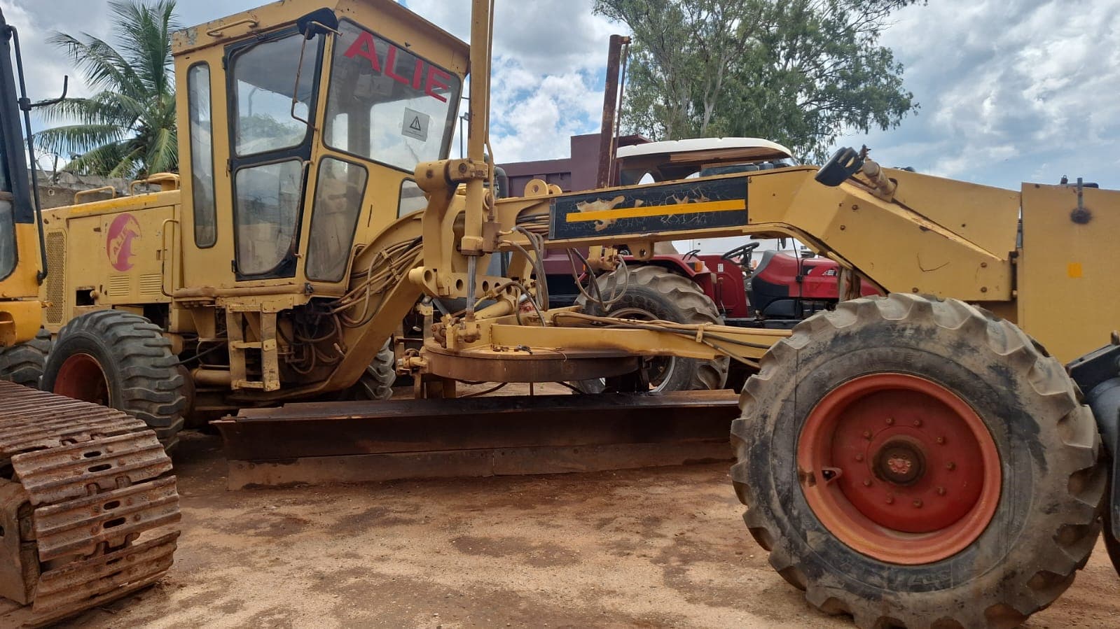Niveladora Caterpillar — imagen 1