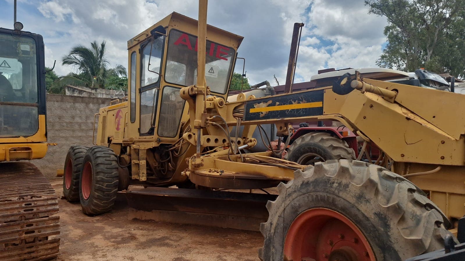 Niveladora Caterpillar — imagen 3
