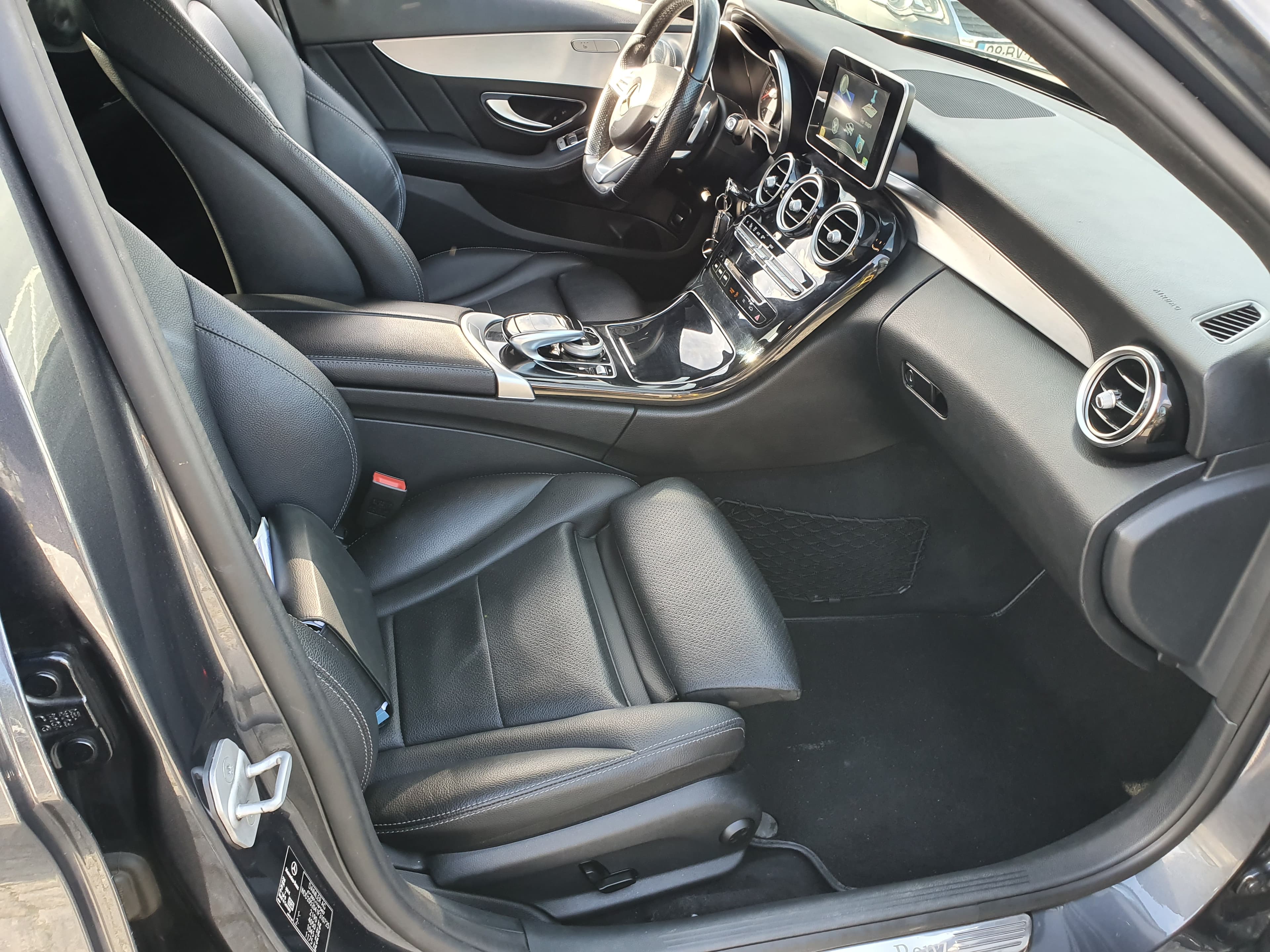 Mercedes-Benz C220 · Ano 2016 — image 24