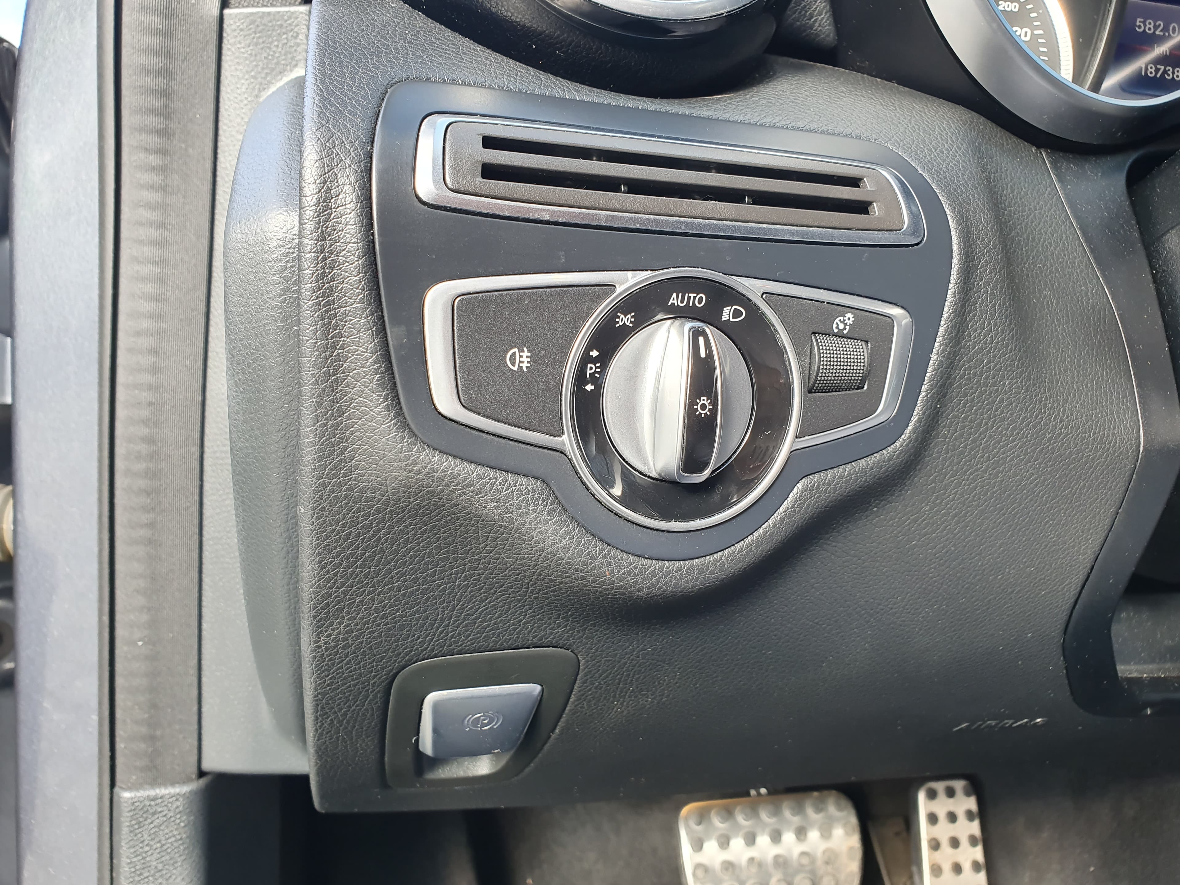 Mercedes-Benz C220 · Ano 2016 — image 42