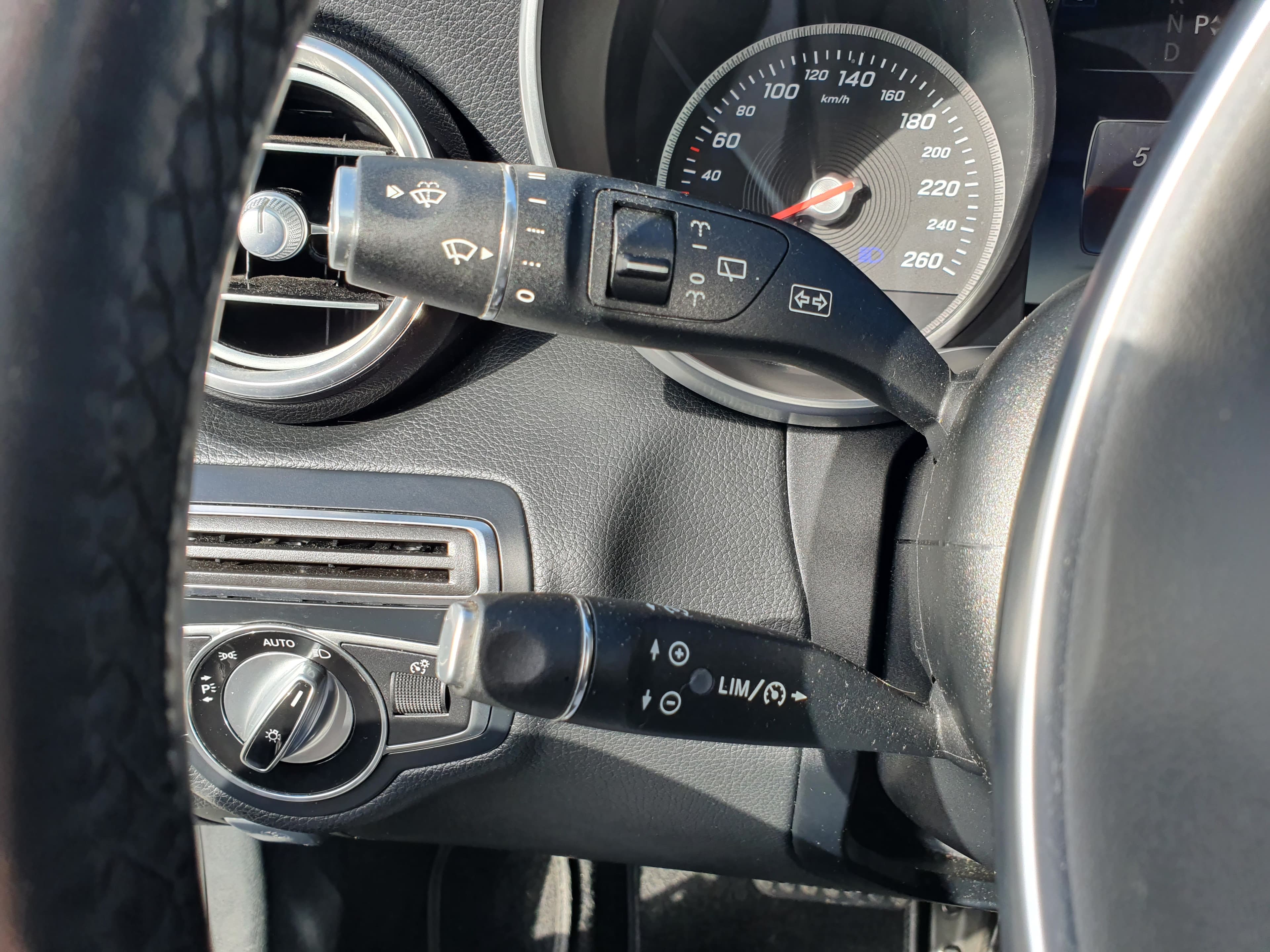 Mercedes-Benz C220 · Ano 2016 — image 44