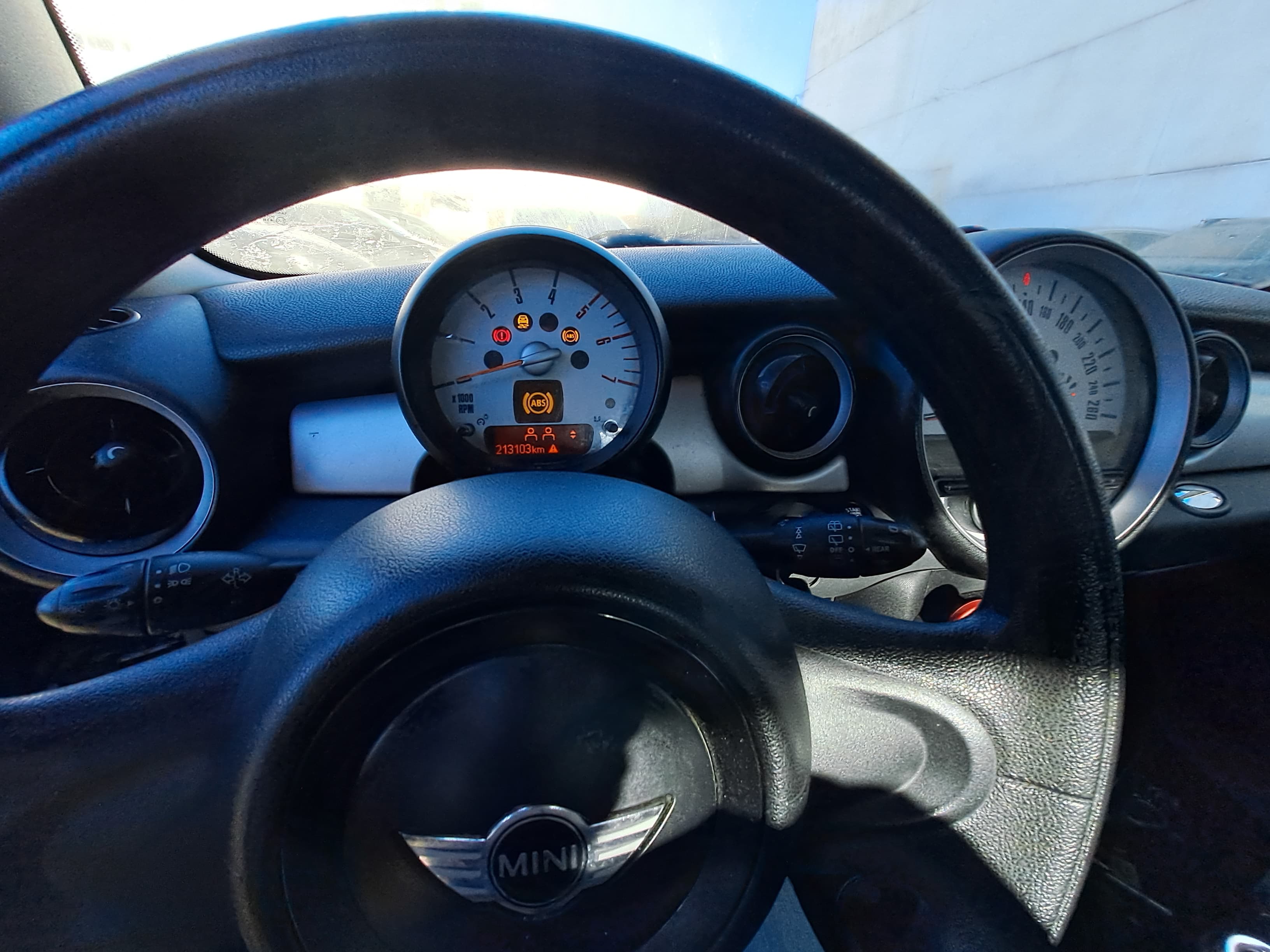 Mini One 1.6D · Ano 2011 — image 19