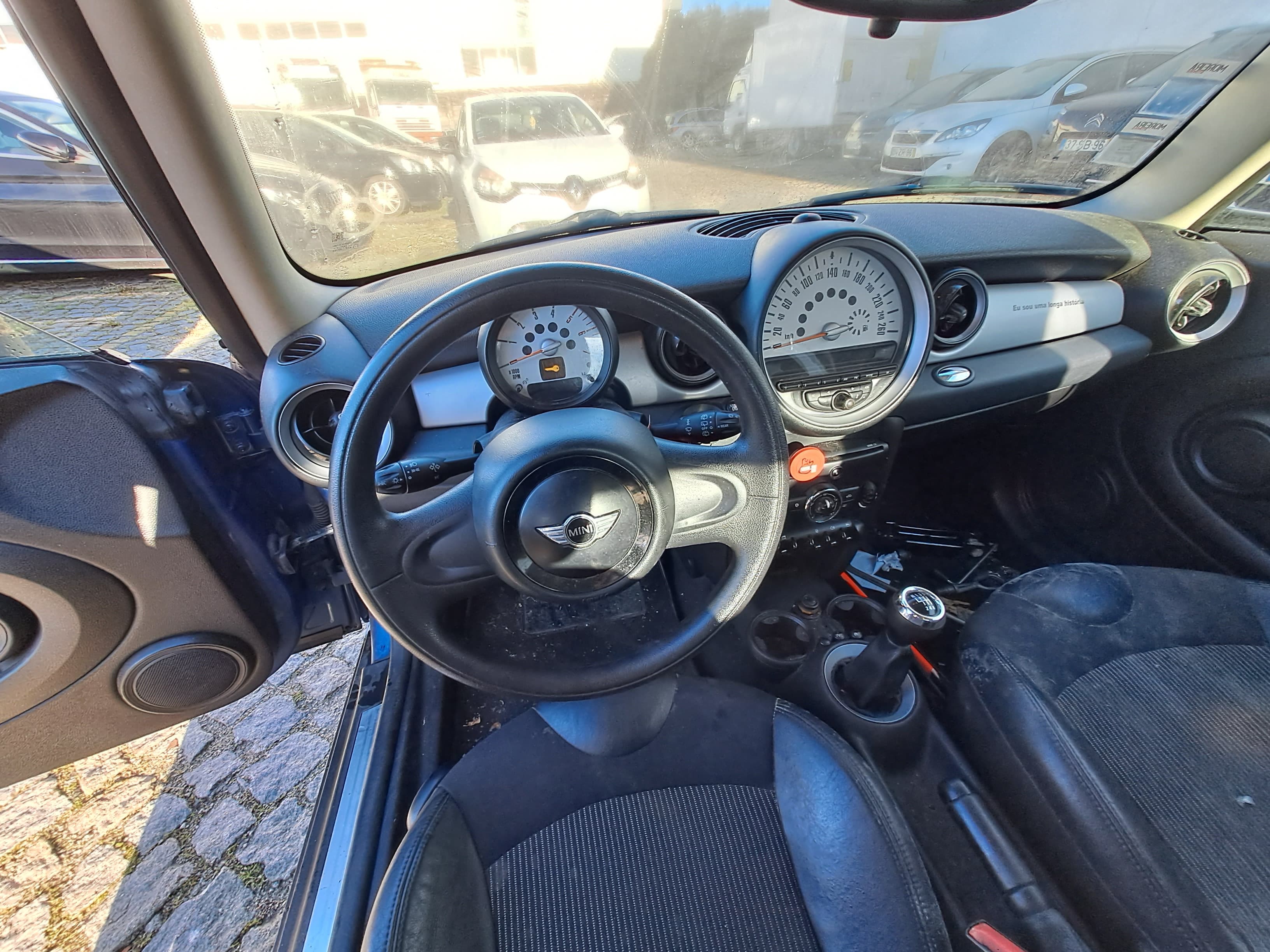 Mini One 1.6D · Ano 2011 — image 11