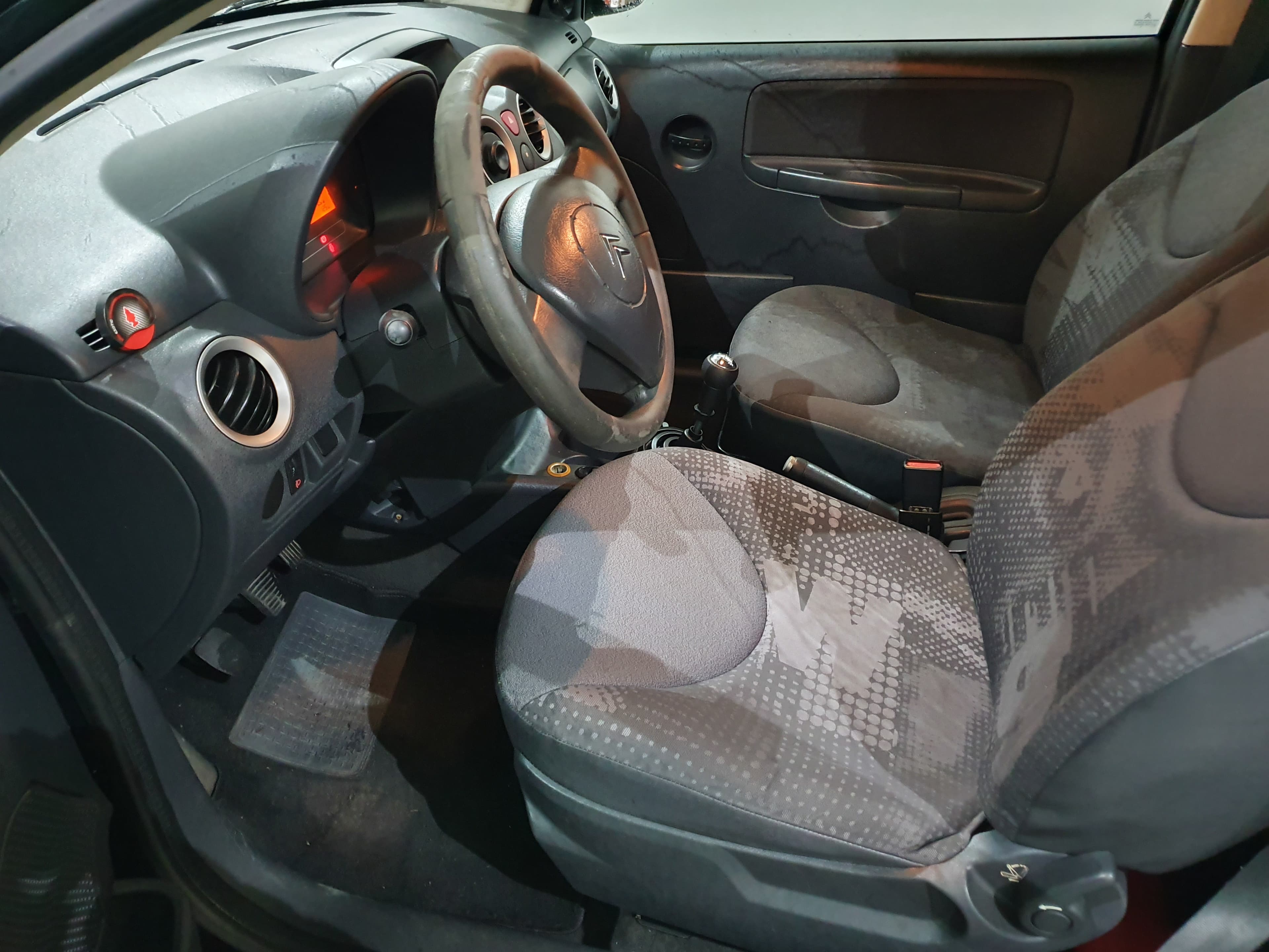 Citroën C2 · Ano 2006 — image 25