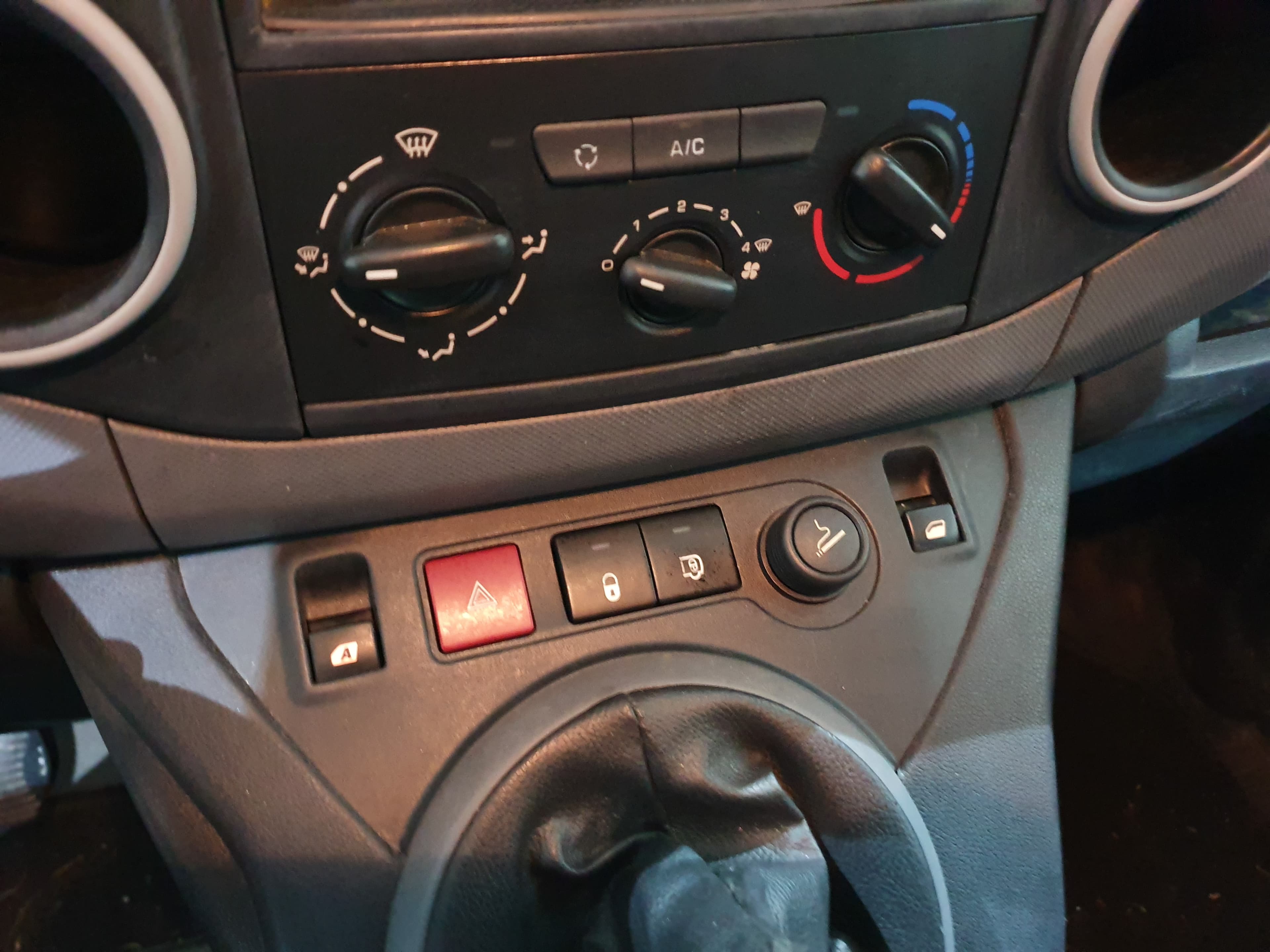 Peugeot Partner · Año 2015 — imagen 28