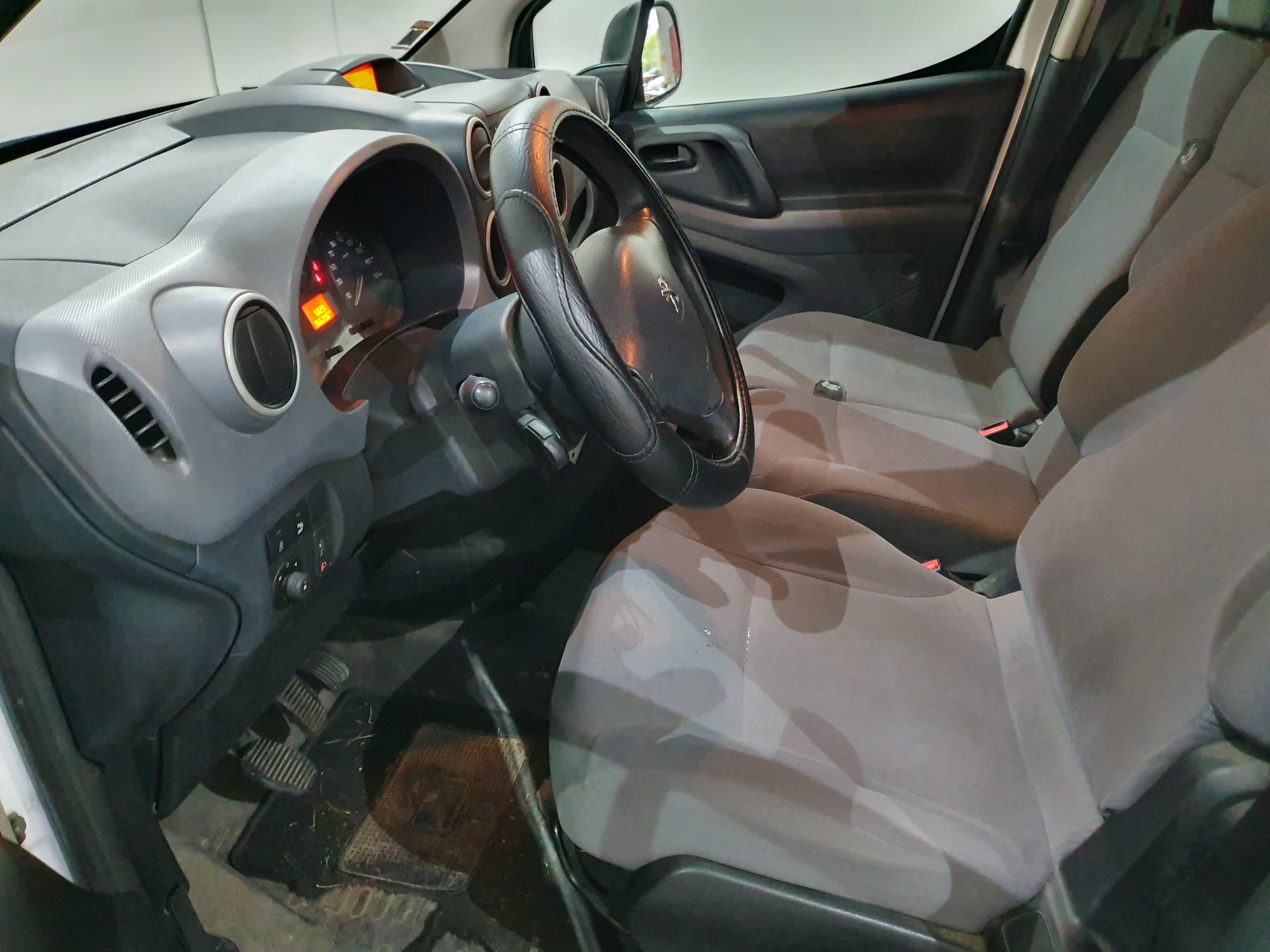 Peugeot Partner · Año 2015 — imagen 27