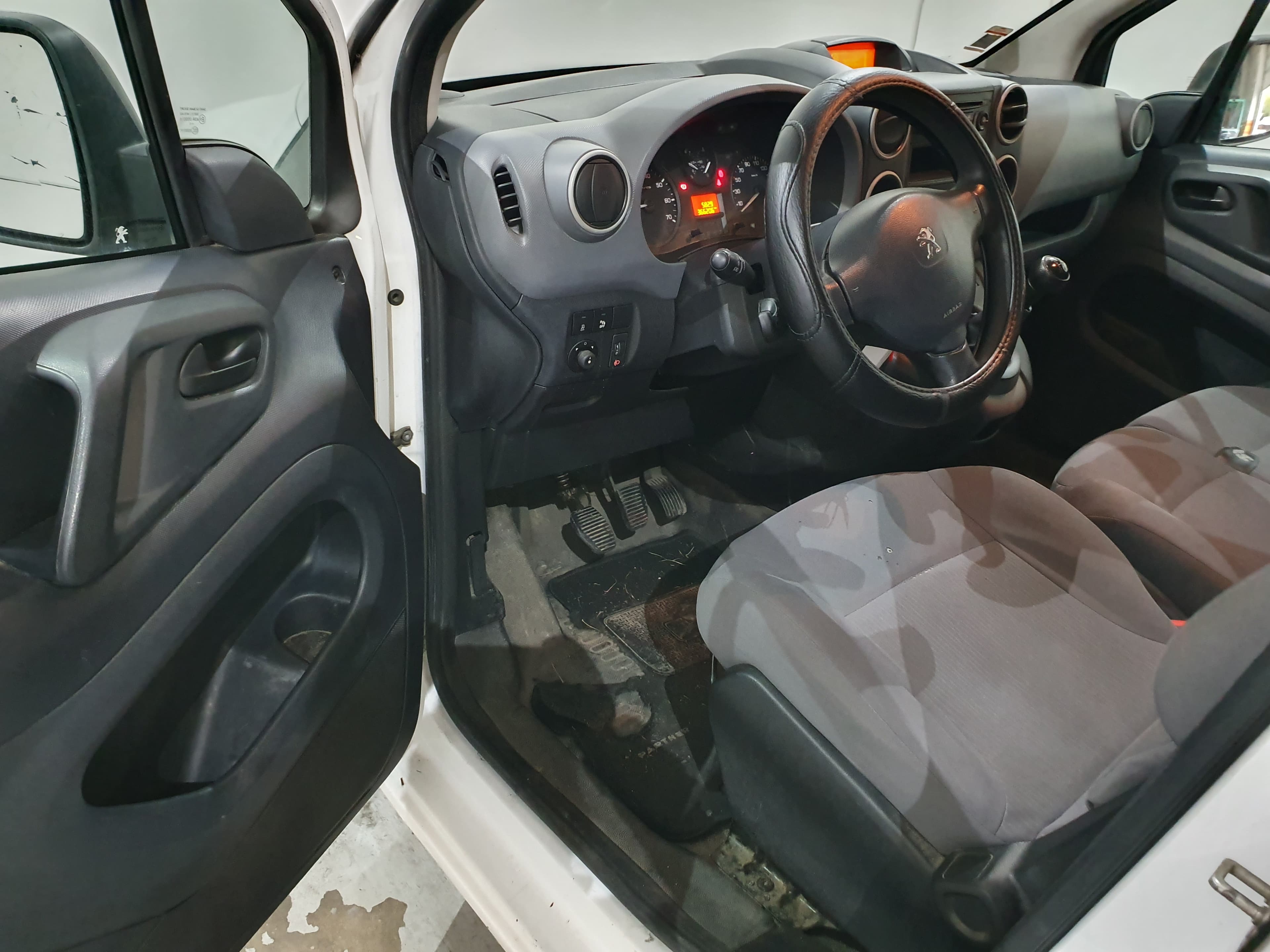 Peugeot Partner · Año 2015 — imagen 24