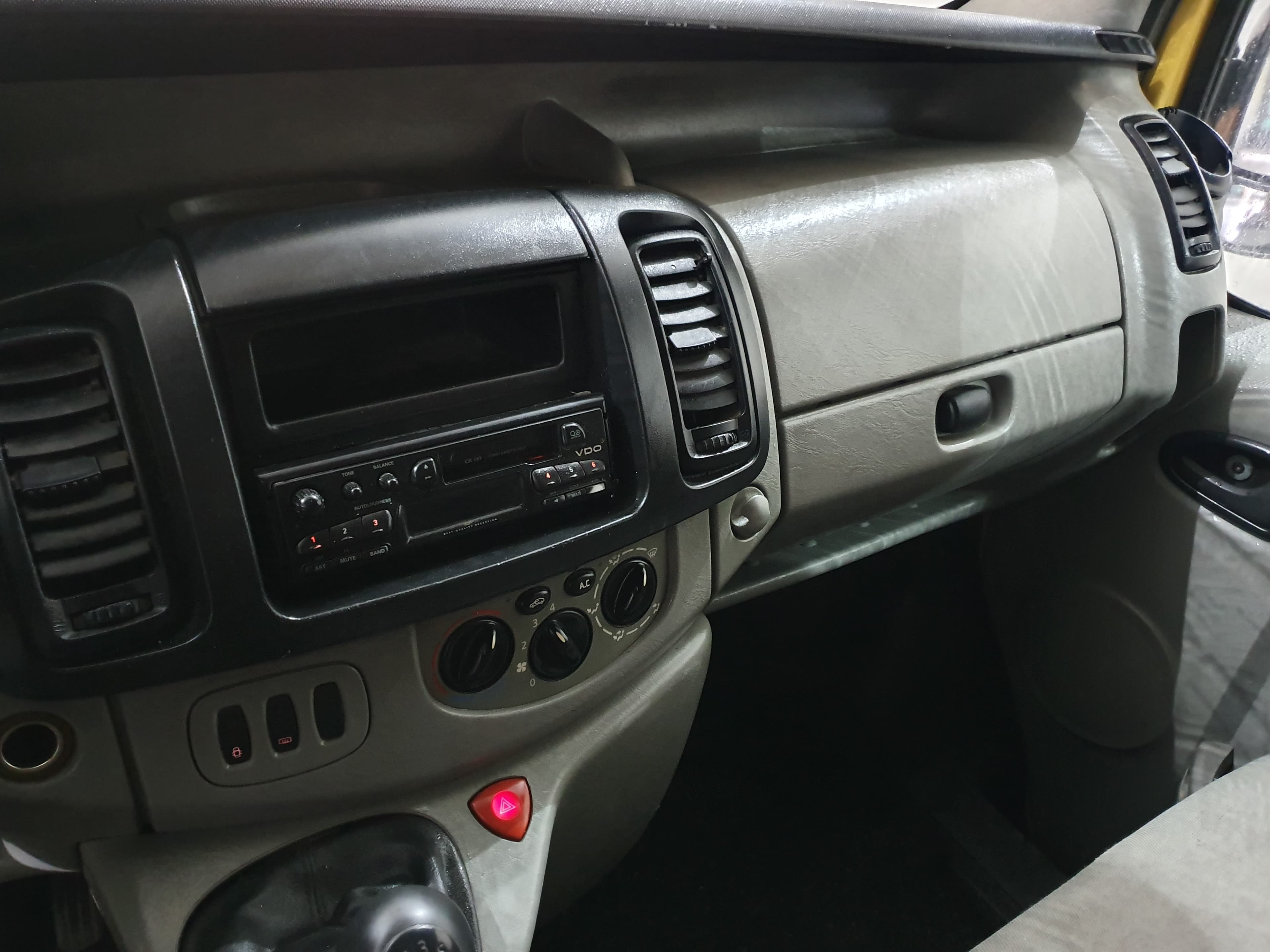 Renault Trafic · Ano 2004 — imagen 30