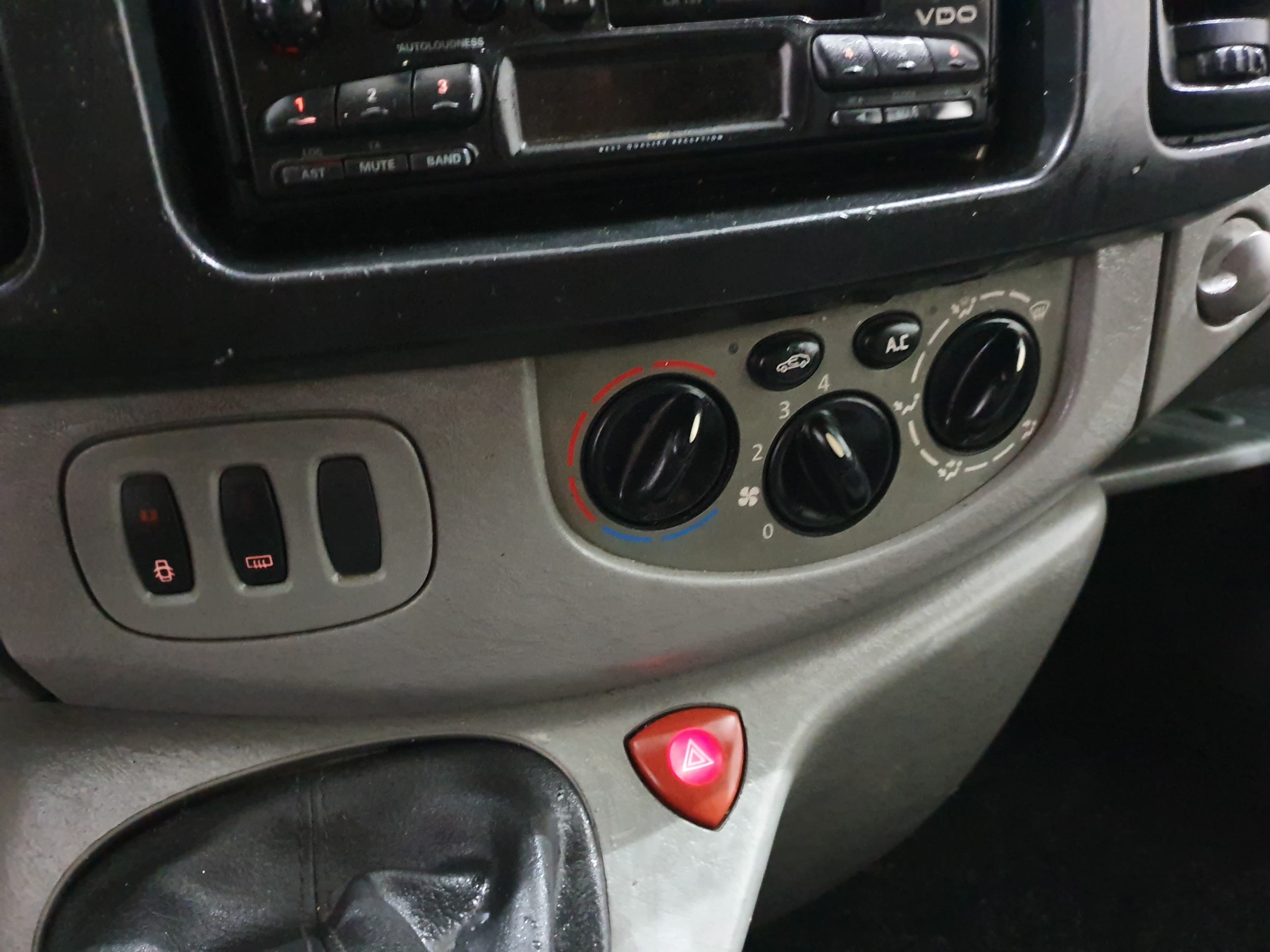 Renault Trafic · Ano 2004 — imagen 32