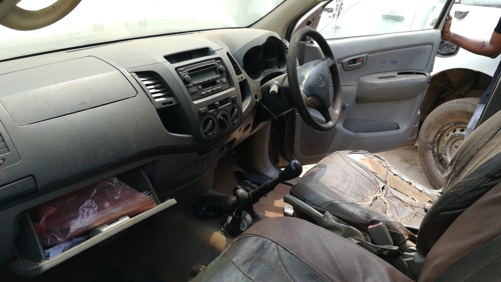 Toyota Hilux — image 8