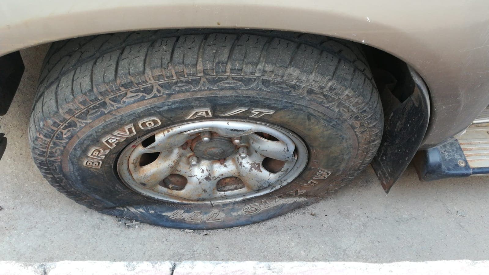Toyota Hilux — image 7