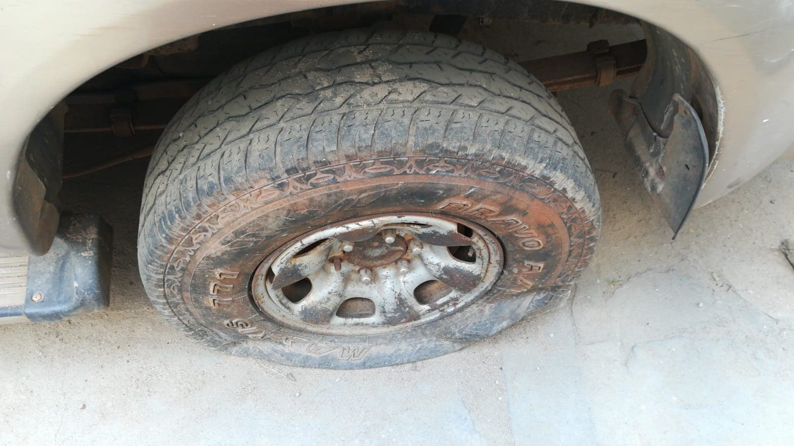 Toyota Hilux — image 6