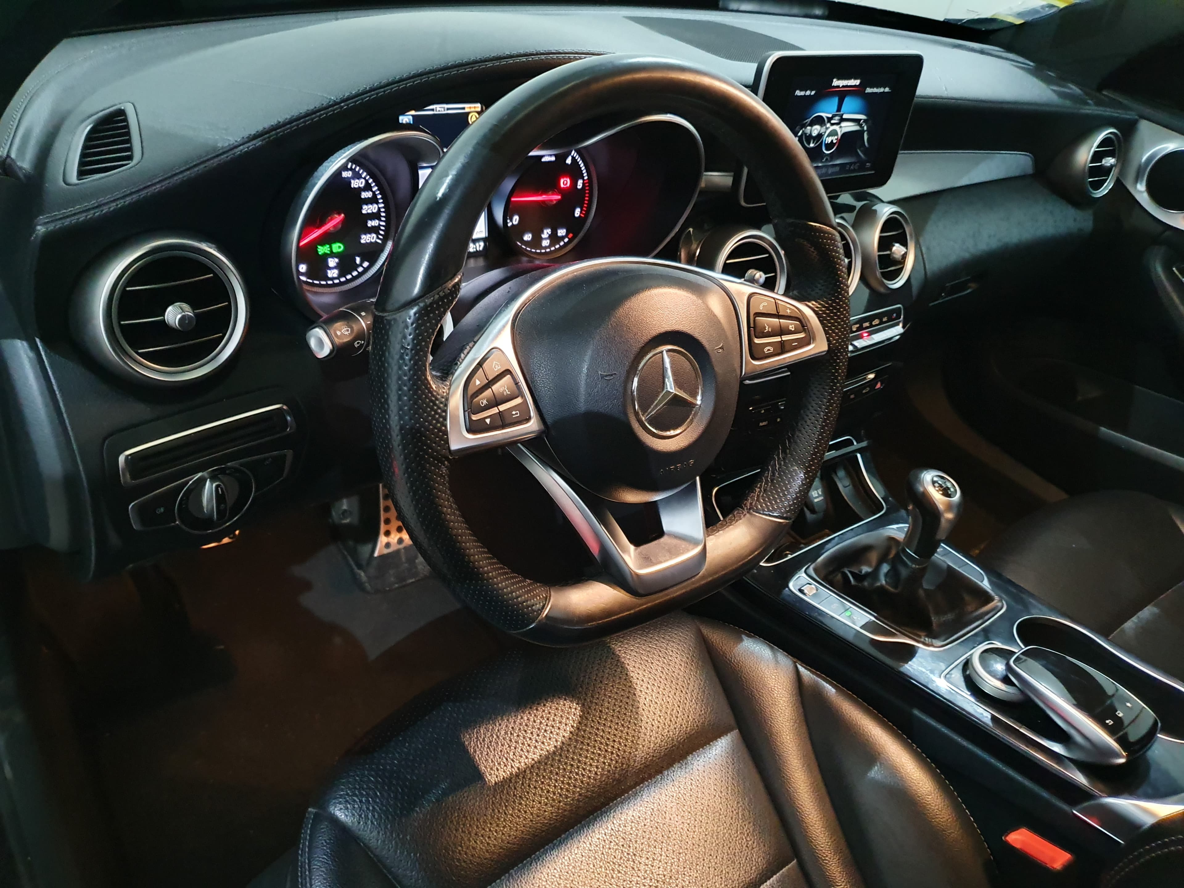 Mercedes-Benz C220 · Ano 2014 — image 25