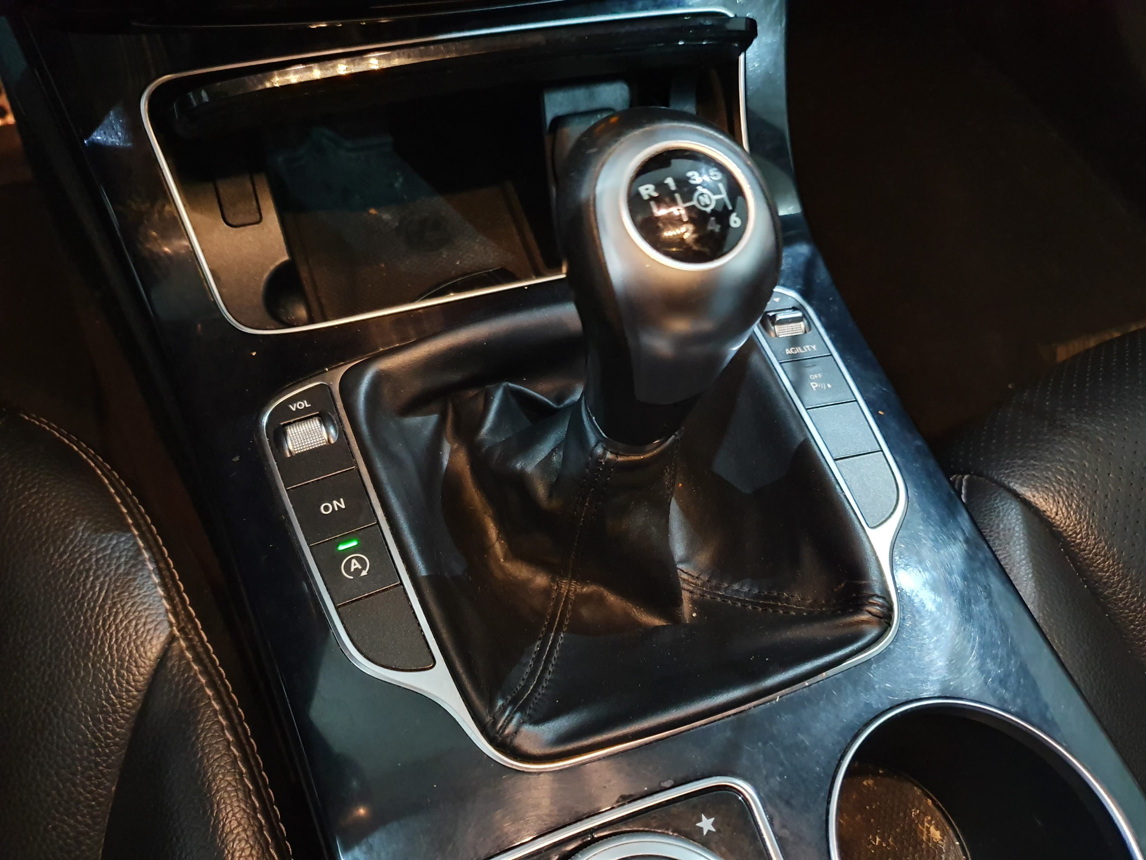 Mercedes-Benz C220 · Ano 2014 — image 28
