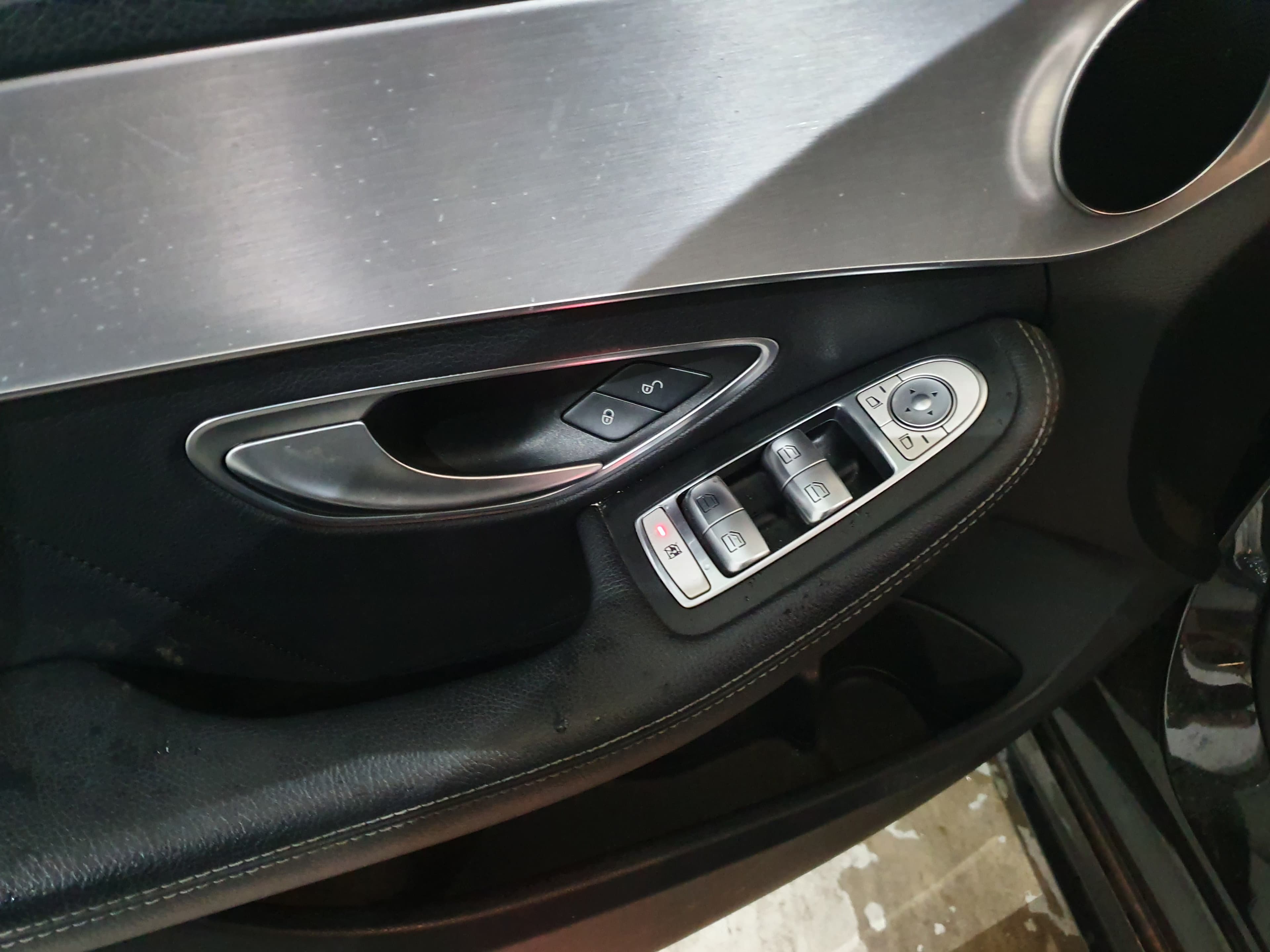 Mercedes-Benz C220 · Ano 2014 — image 31