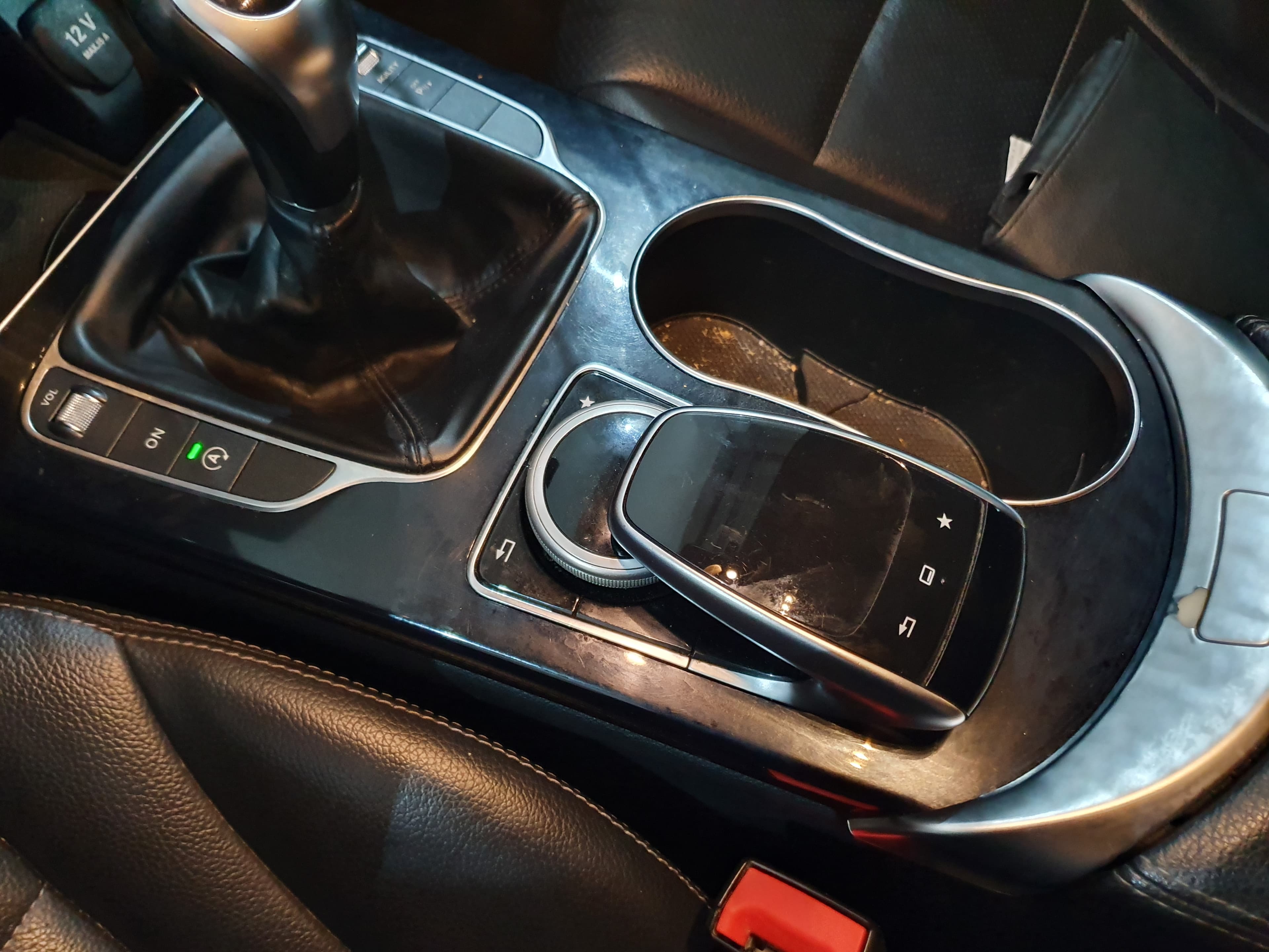 Mercedes-Benz C220 · Ano 2014 — image 29