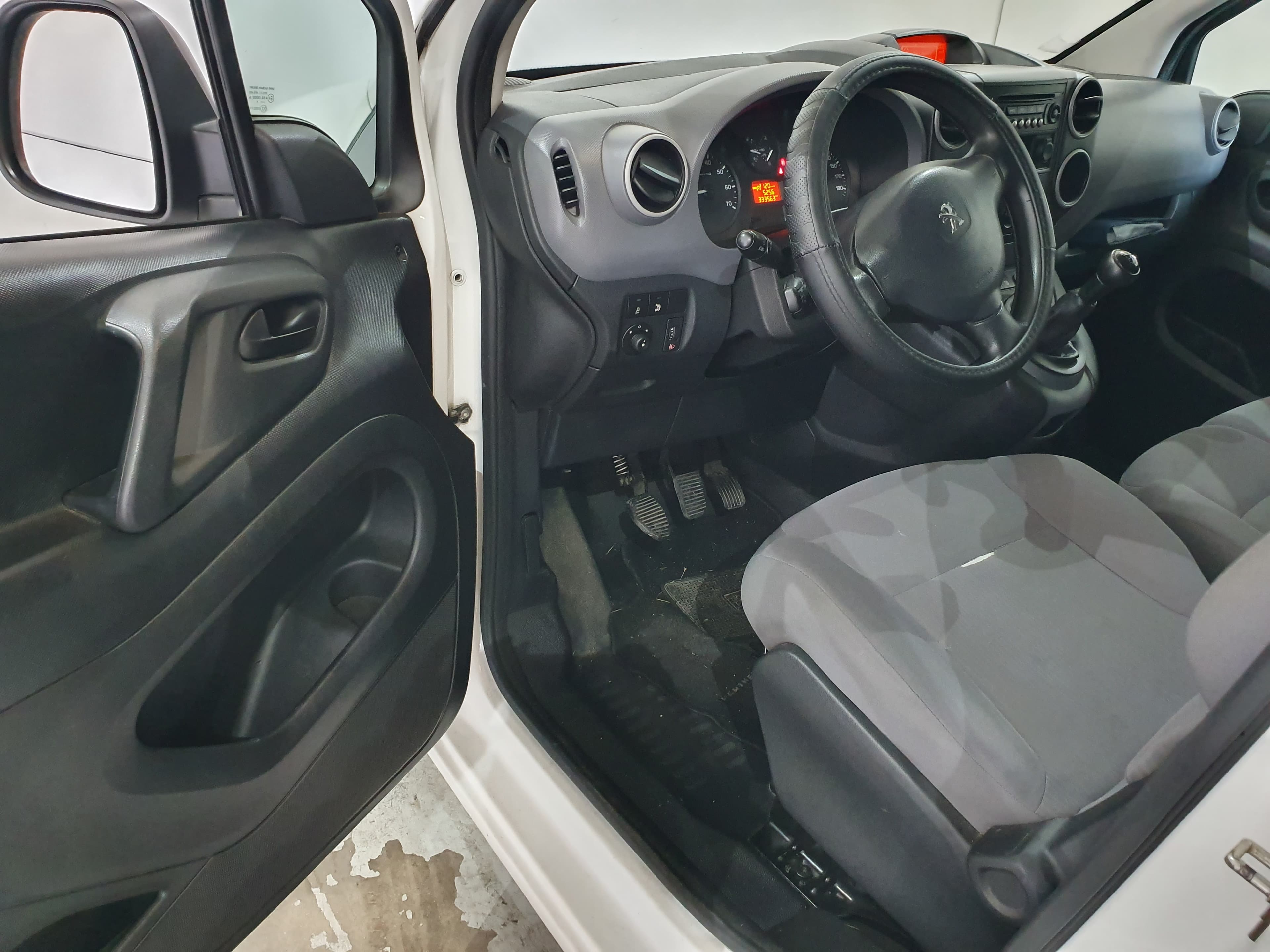 Peugeot Partner · Year 2015 — image 14