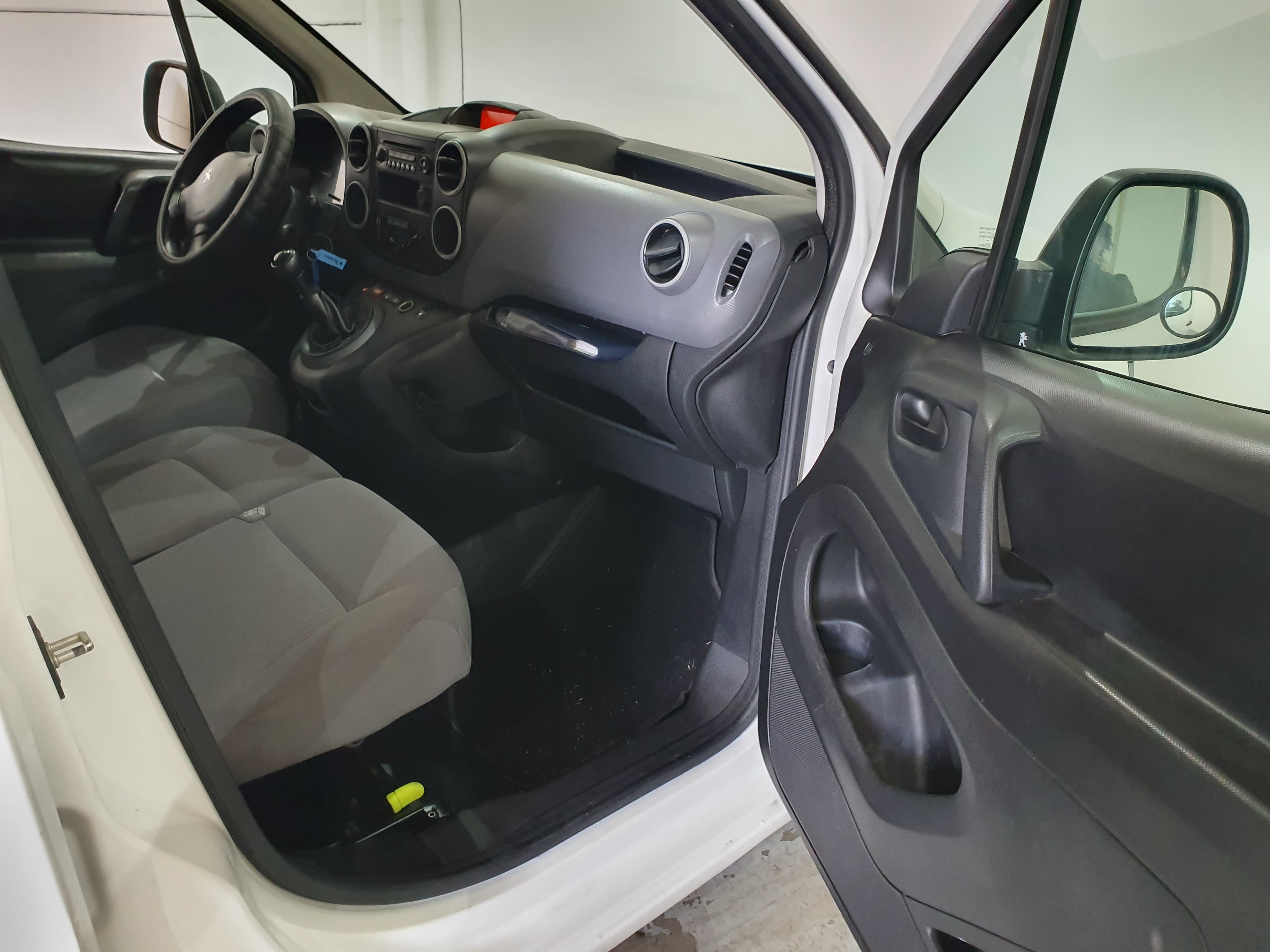 Peugeot Partner · Year 2015 — image 17