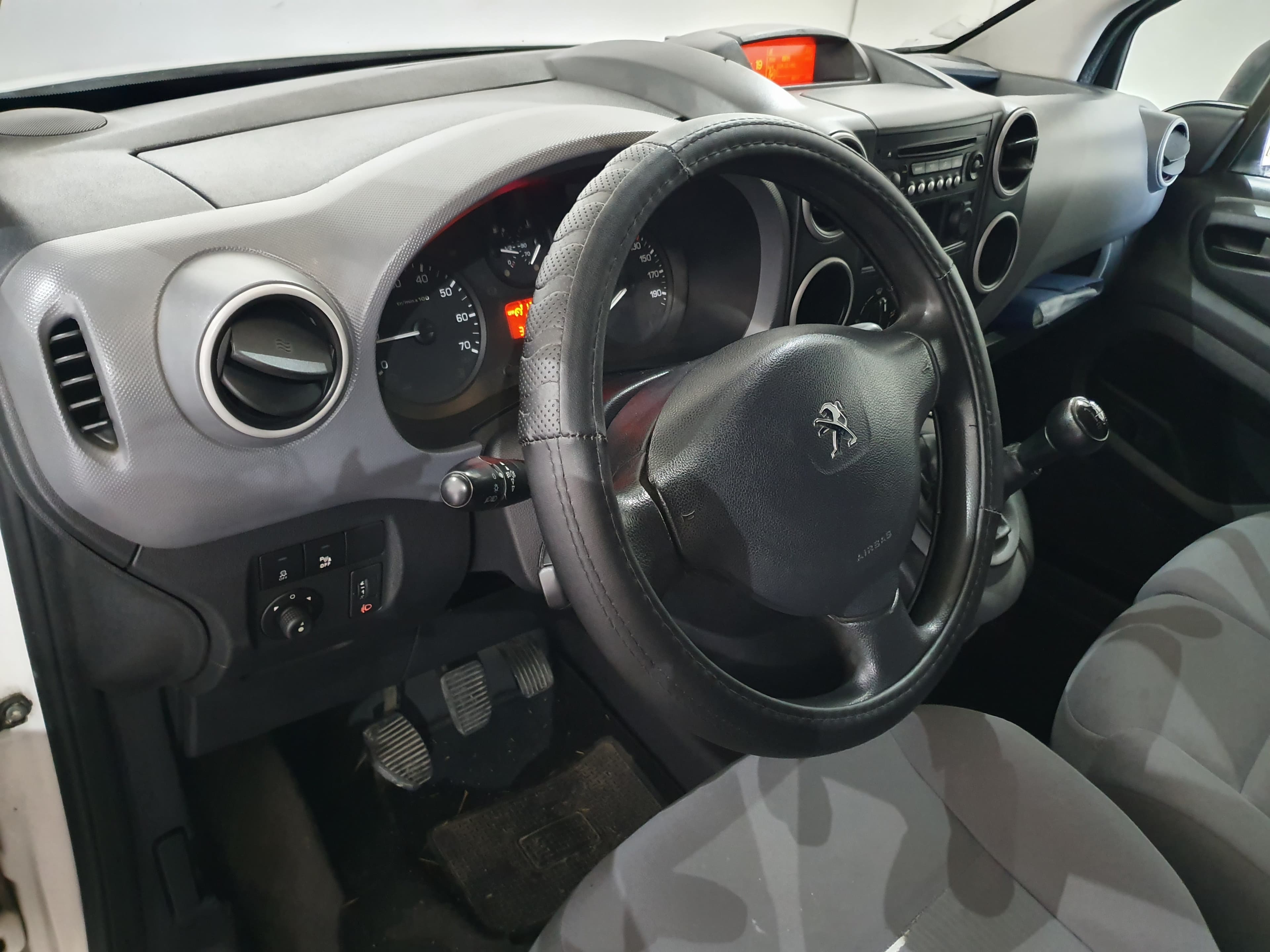 Peugeot Partner · Year 2015 — image 22