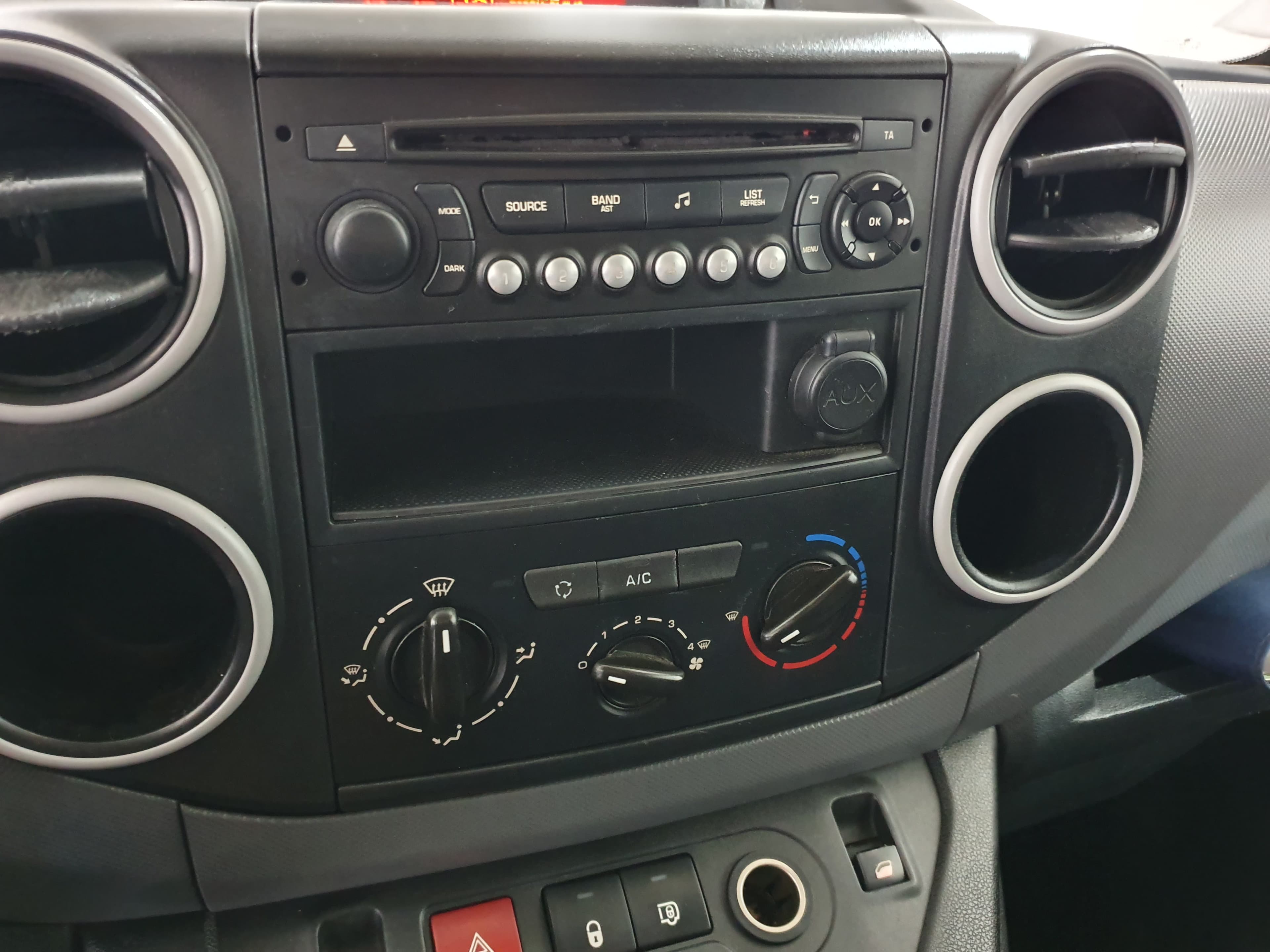 Peugeot Partner · Year 2015 — image 25