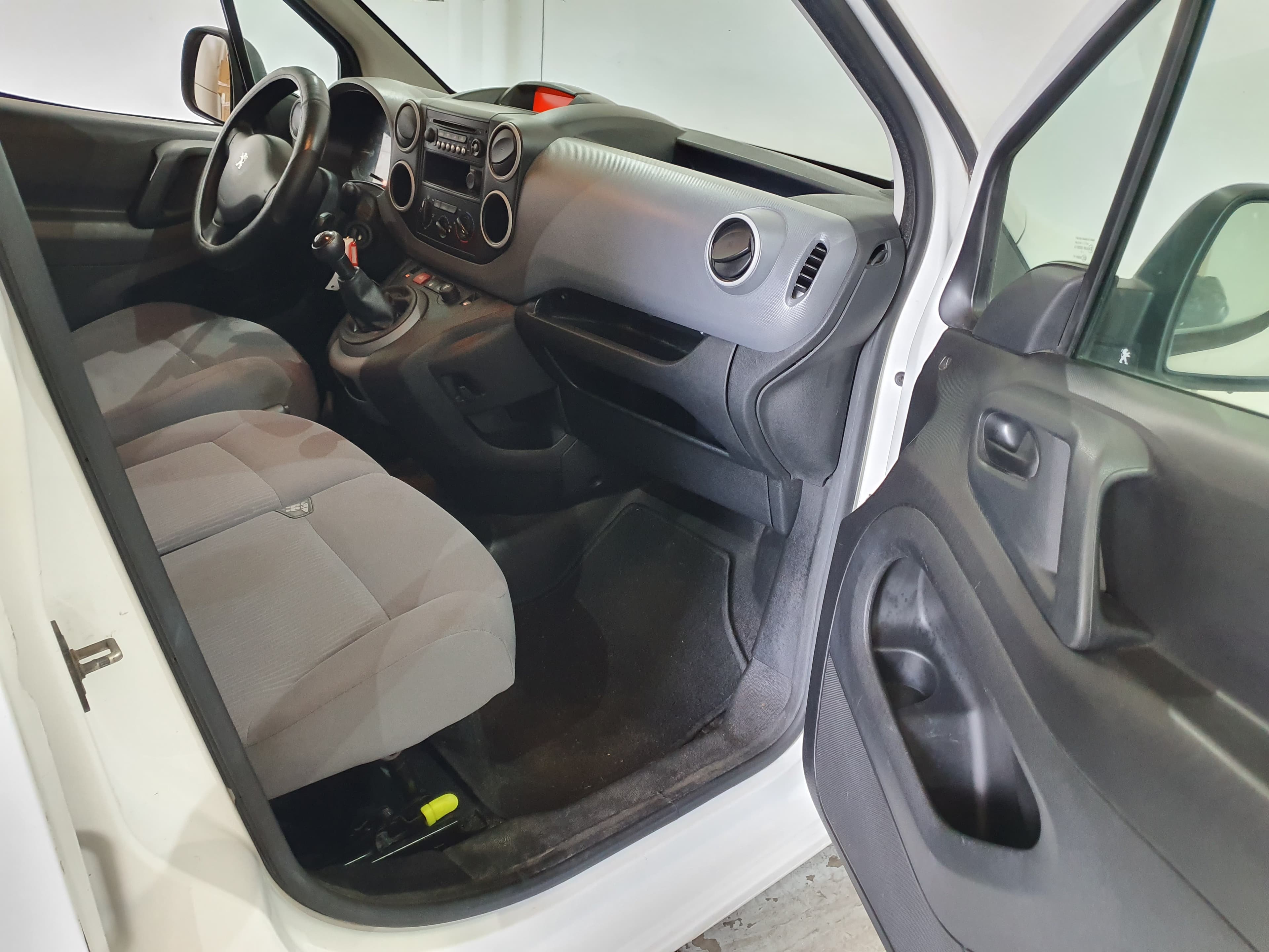 Peugeot Partner · Ano 2015 — imagem 21