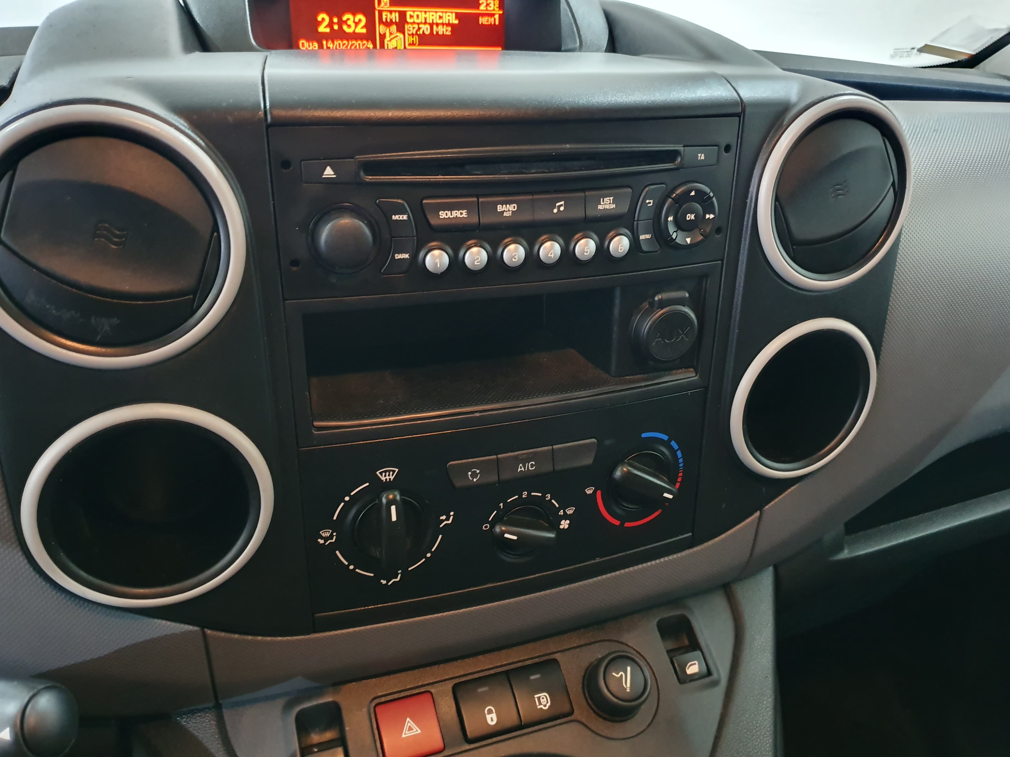 Peugeot Partner · Ano 2015 — imagem 25
