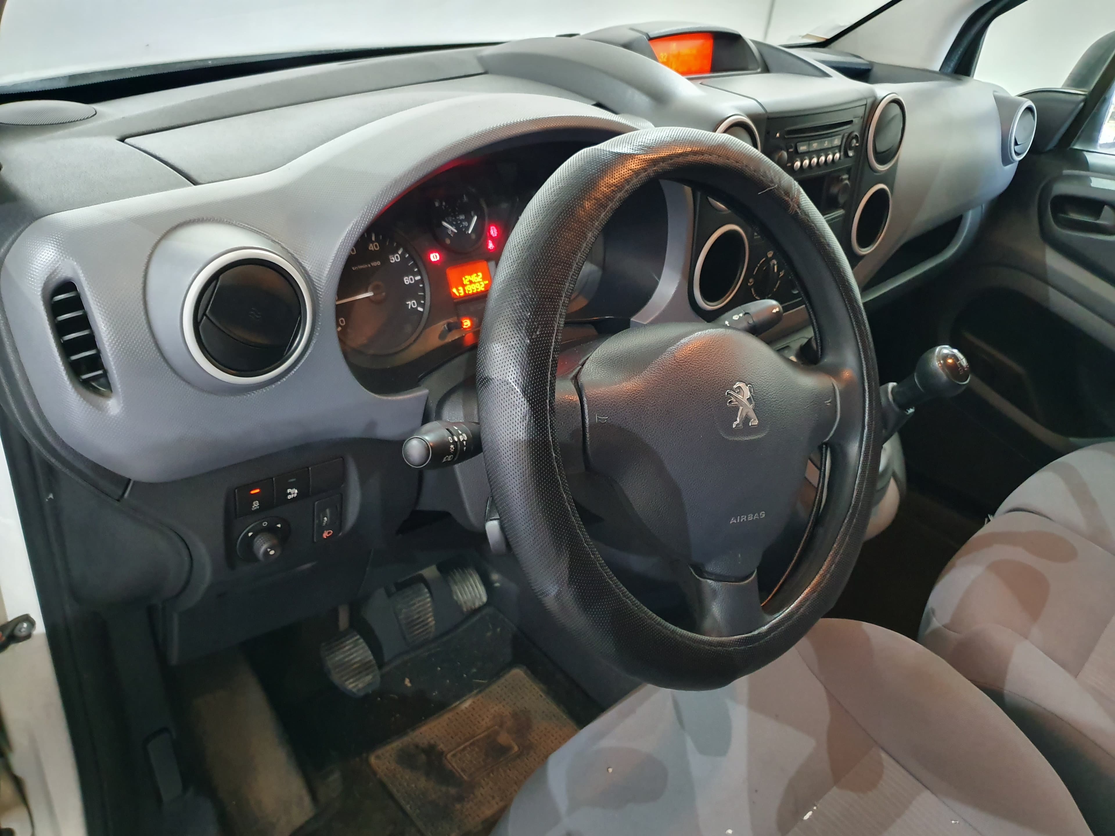 Peugeot Partner · Ano 2015 — imagem 27