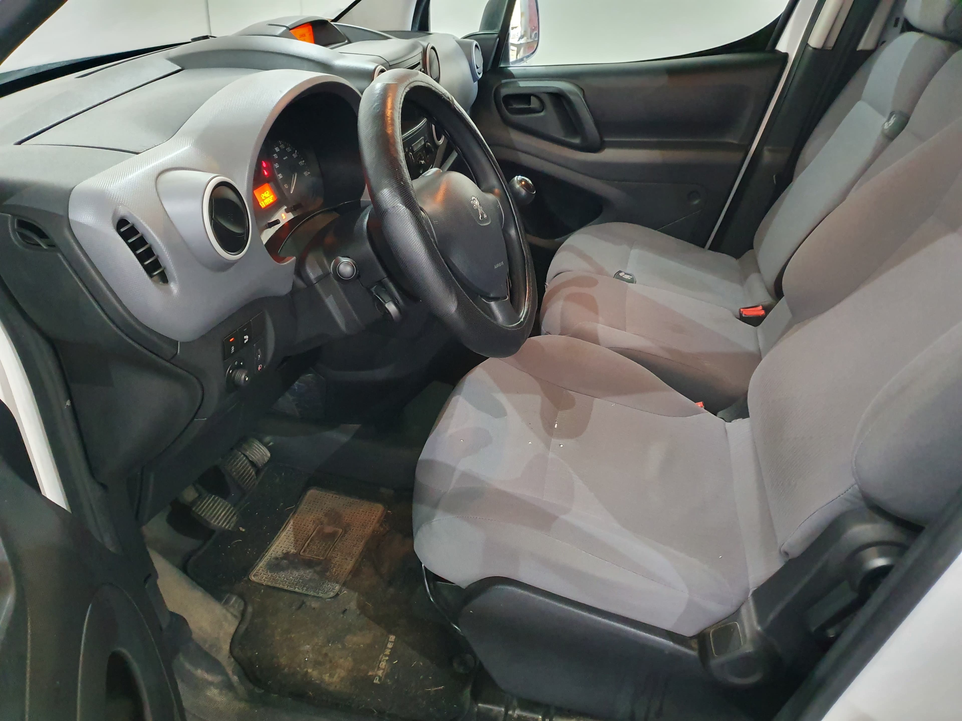 Peugeot Partner · Ano 2015 — imagem 20