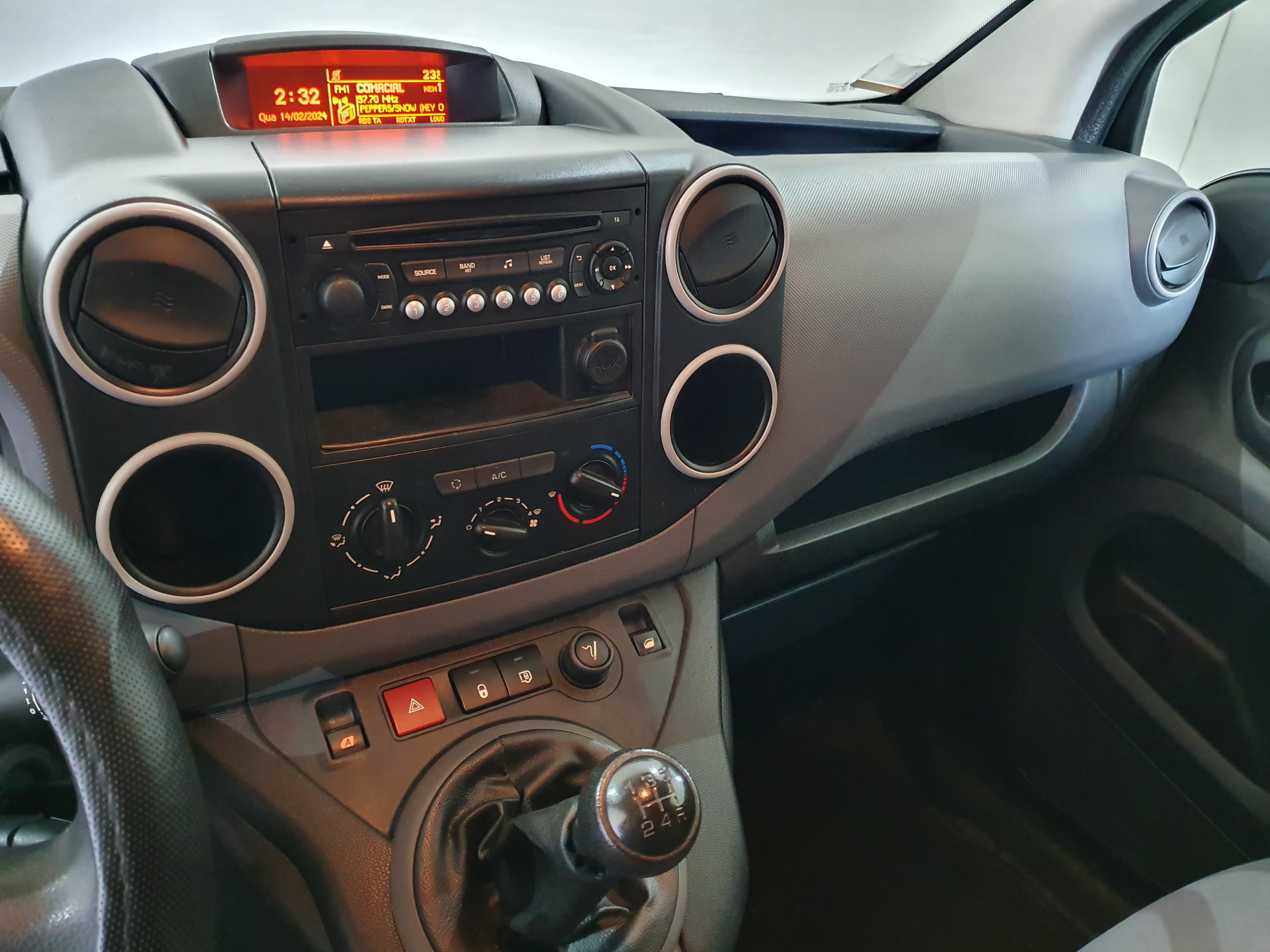 Peugeot Partner · Ano 2015 — imagem 28