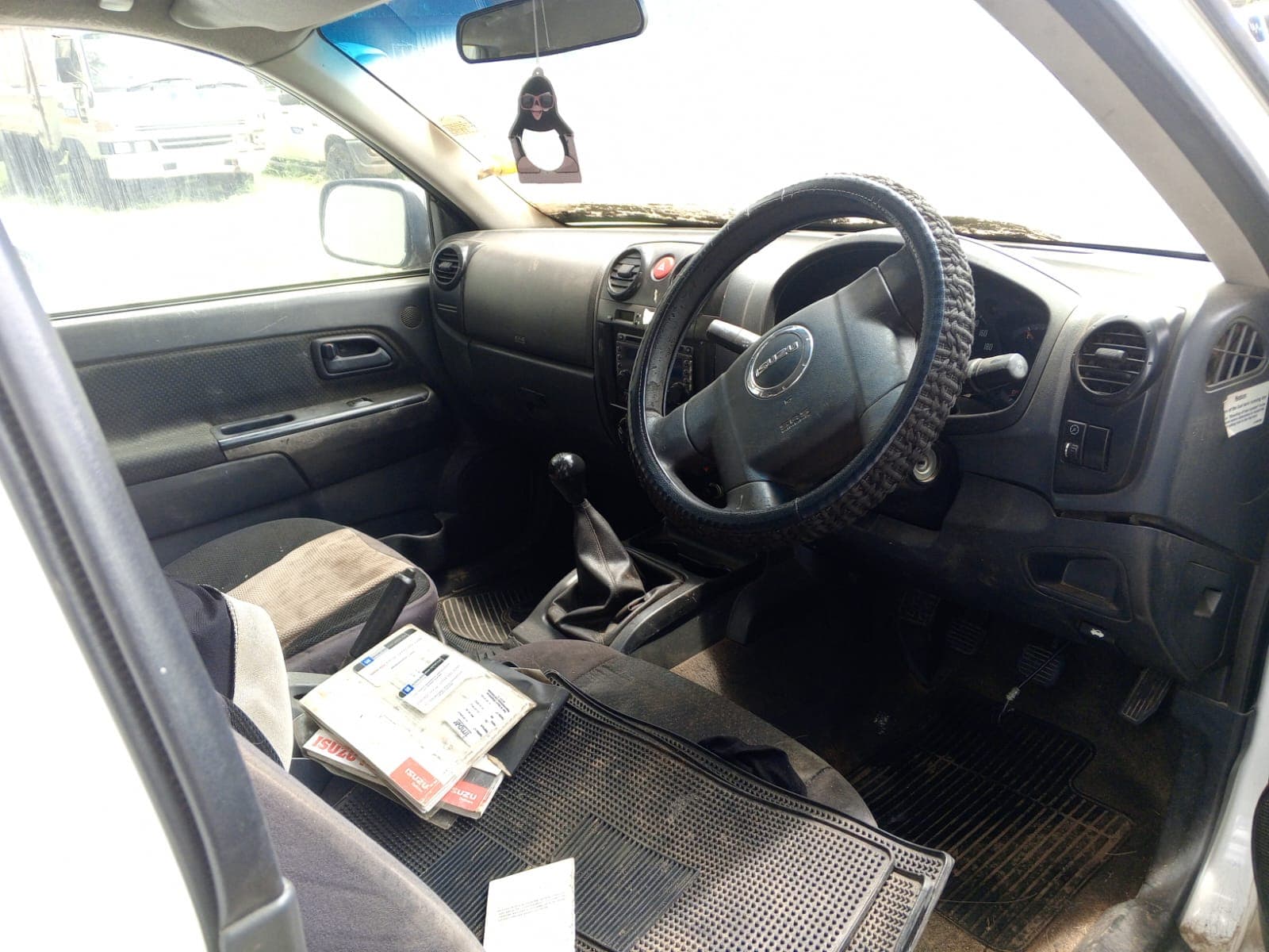 Isuzu KB250 — imagen 11