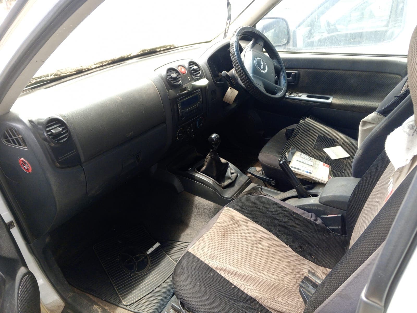 Isuzu KB250 — imagen 10