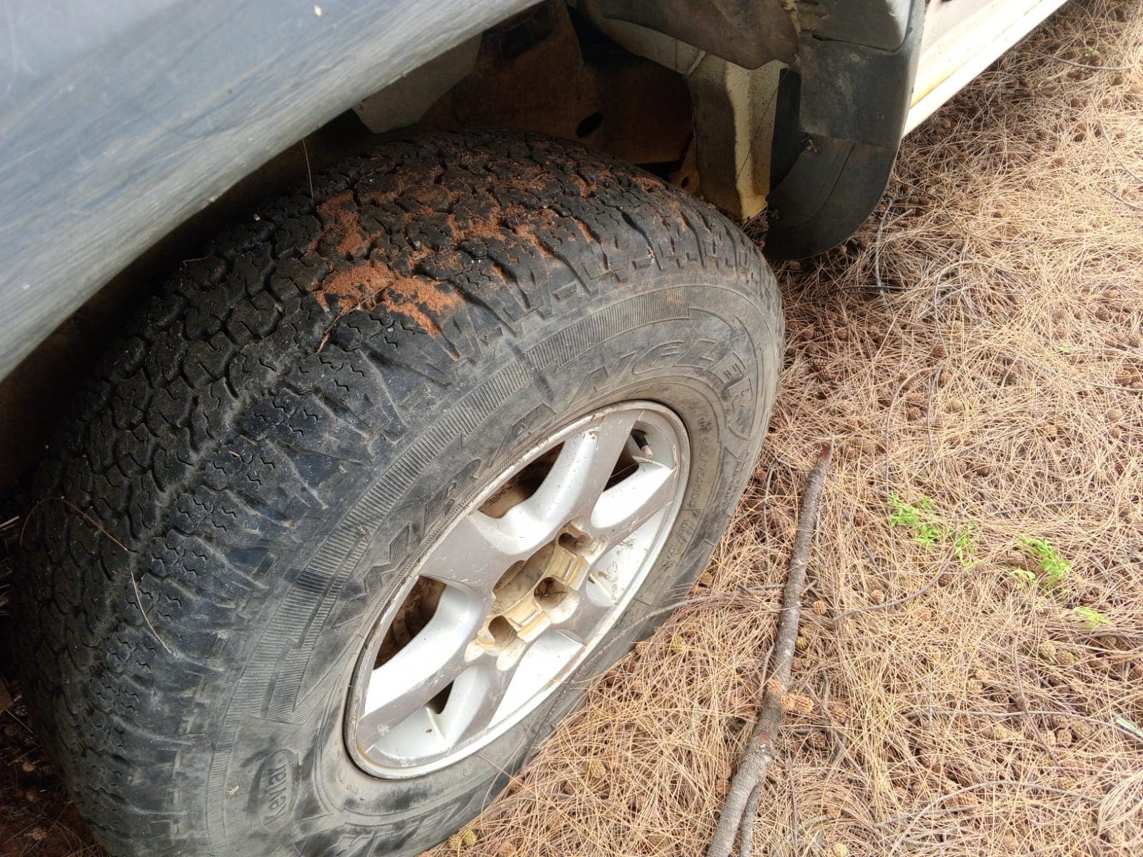 Isuzu KB250 — imagen 6