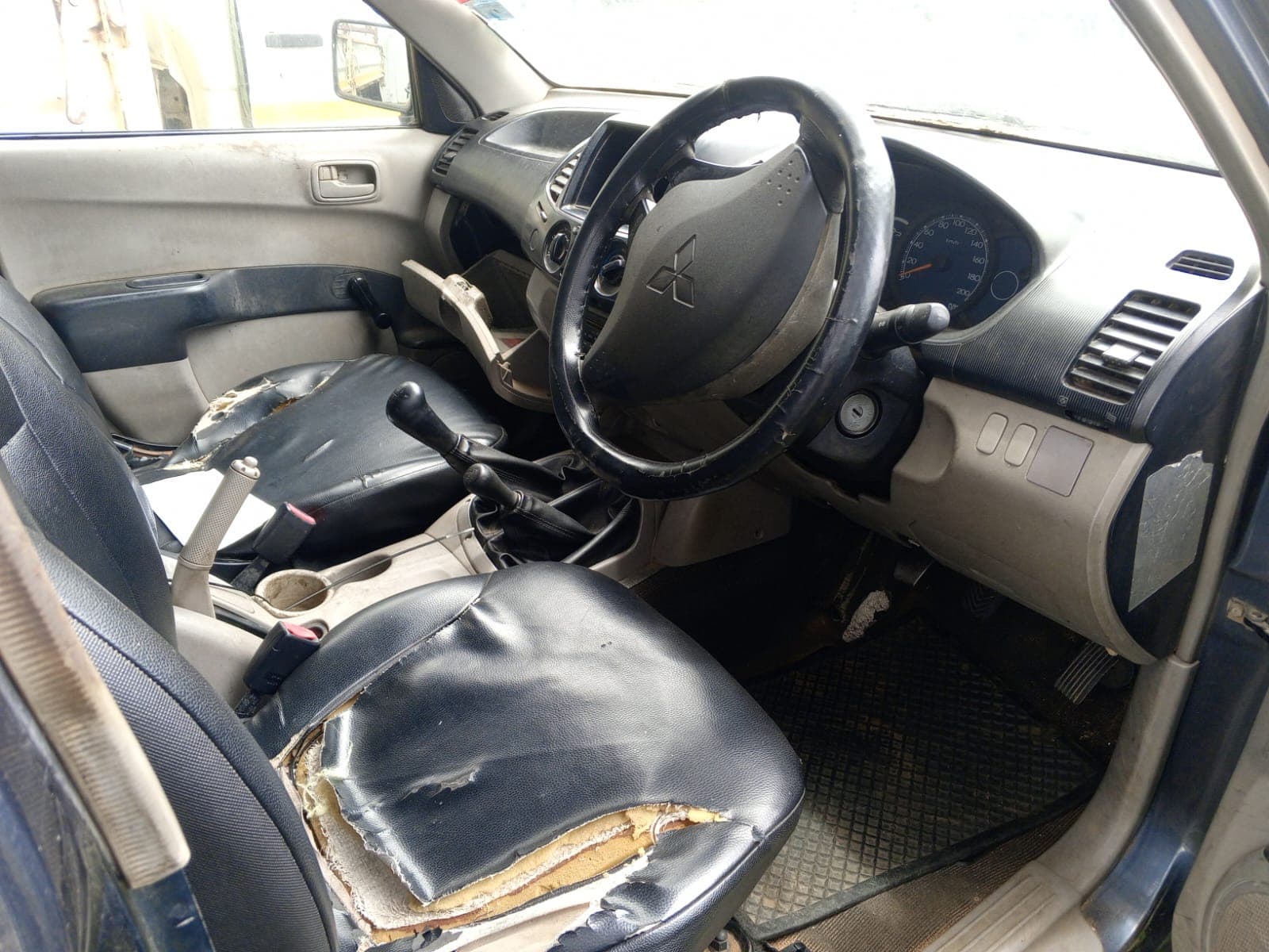 Mitsubishi L200 — imagem 9