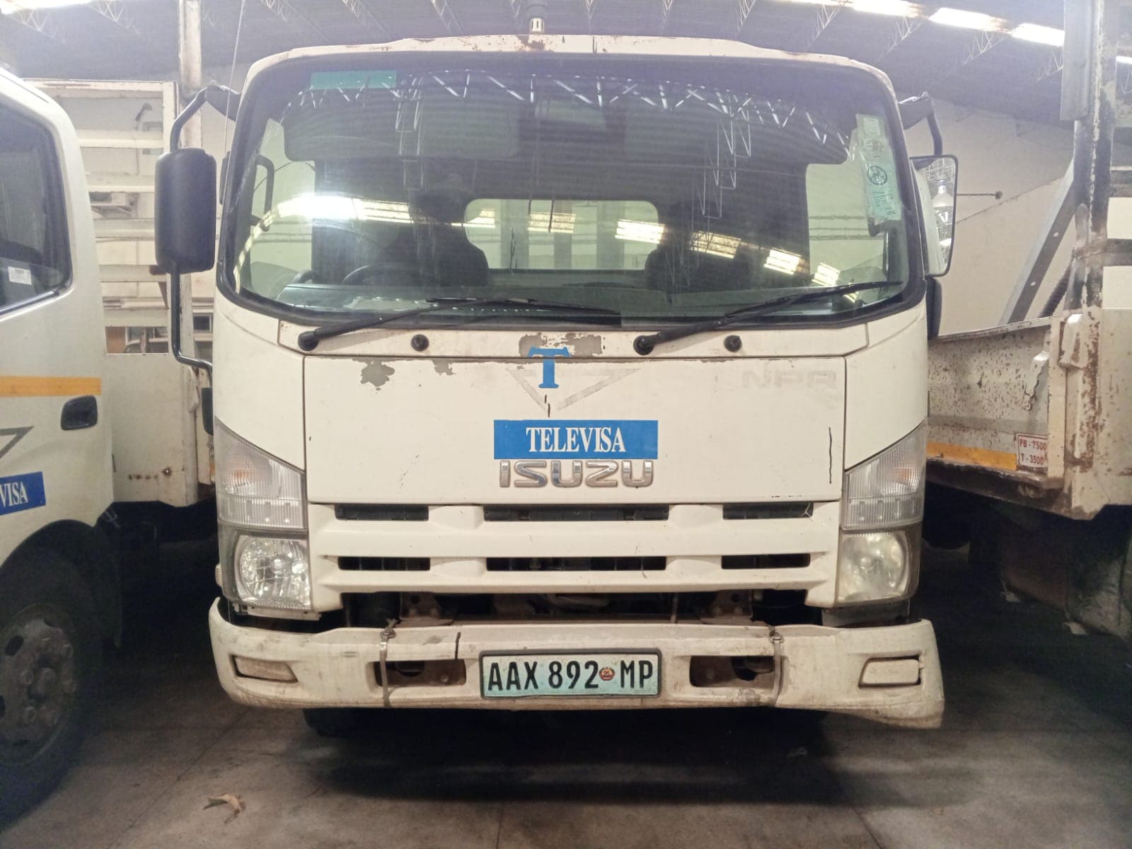 Isuzu NPR400 — imagem 1