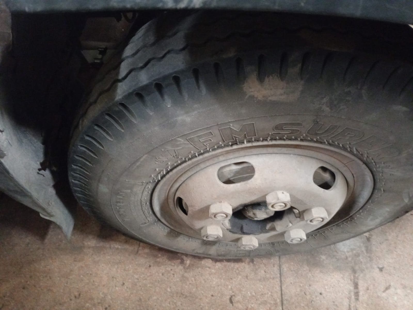 Isuzu NPR400 — imagem 6
